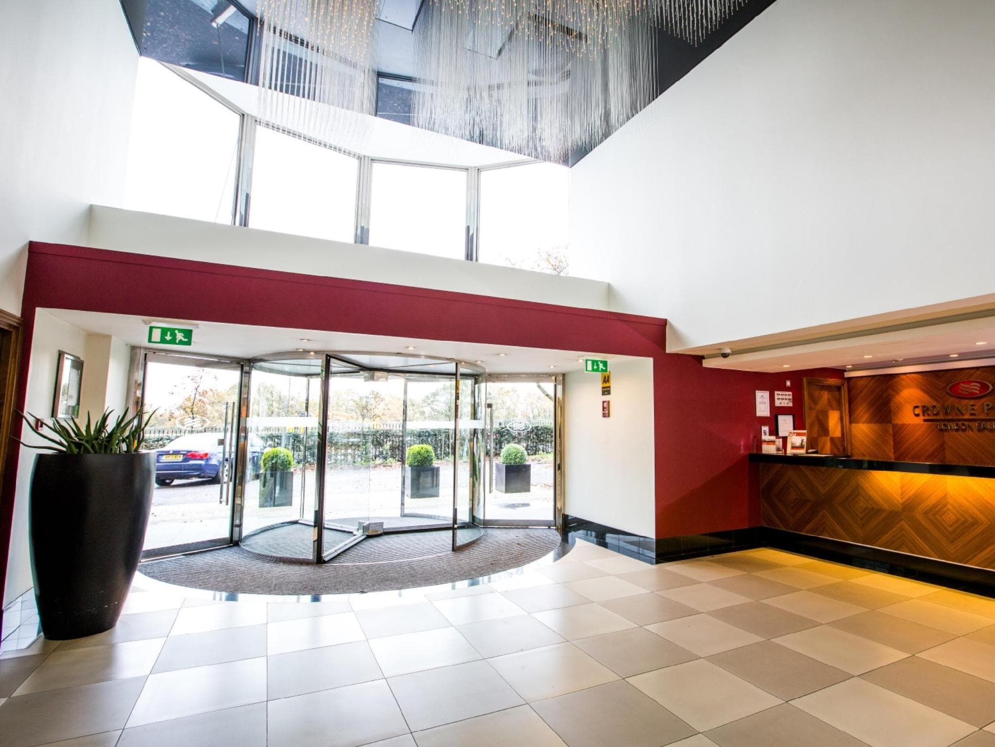 Crowne Plaza London Ealing By IHG photo 4