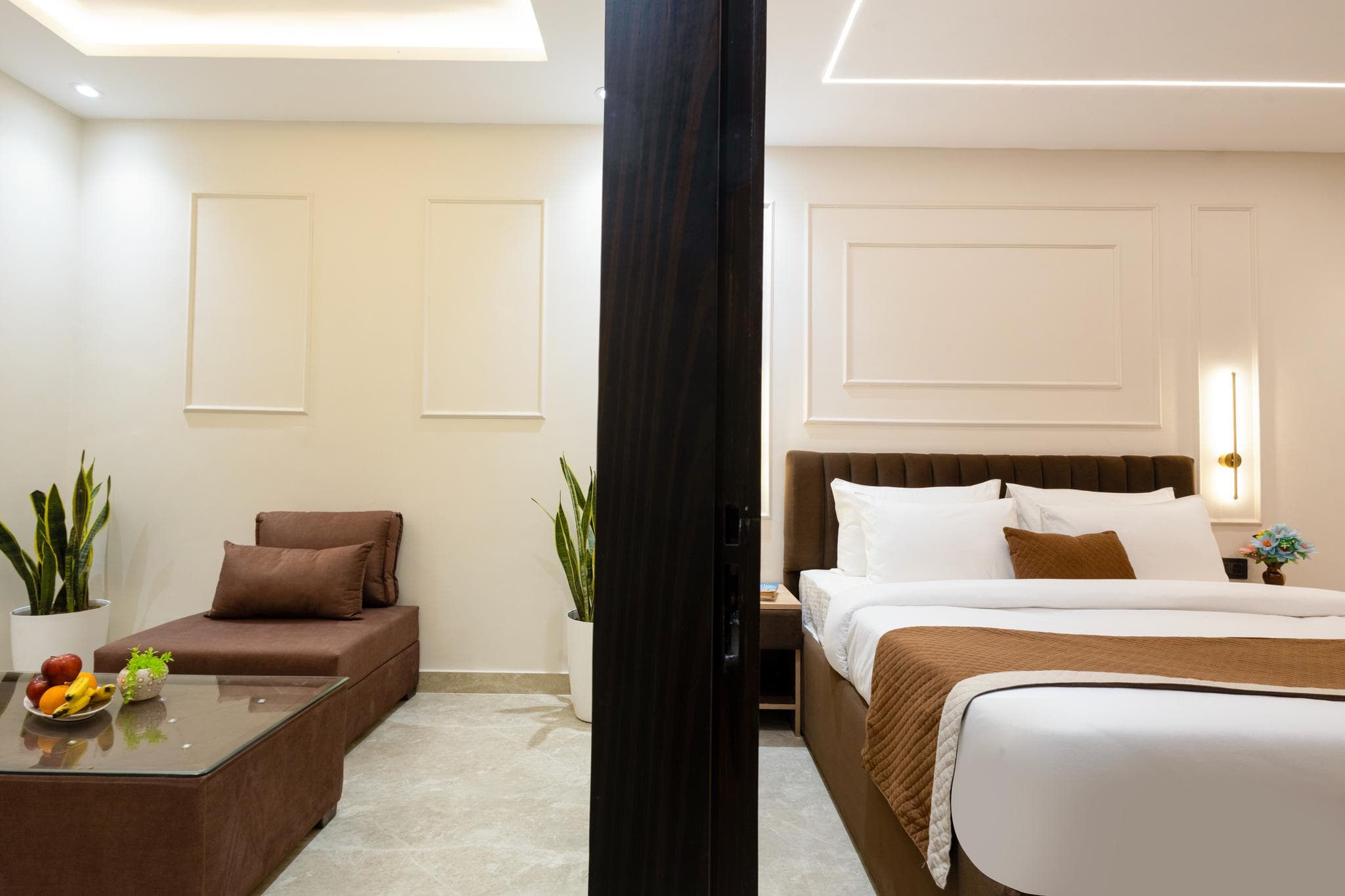 Leaf 9 Grand, Near Udyog vihar and Yashobhoomi photo 5