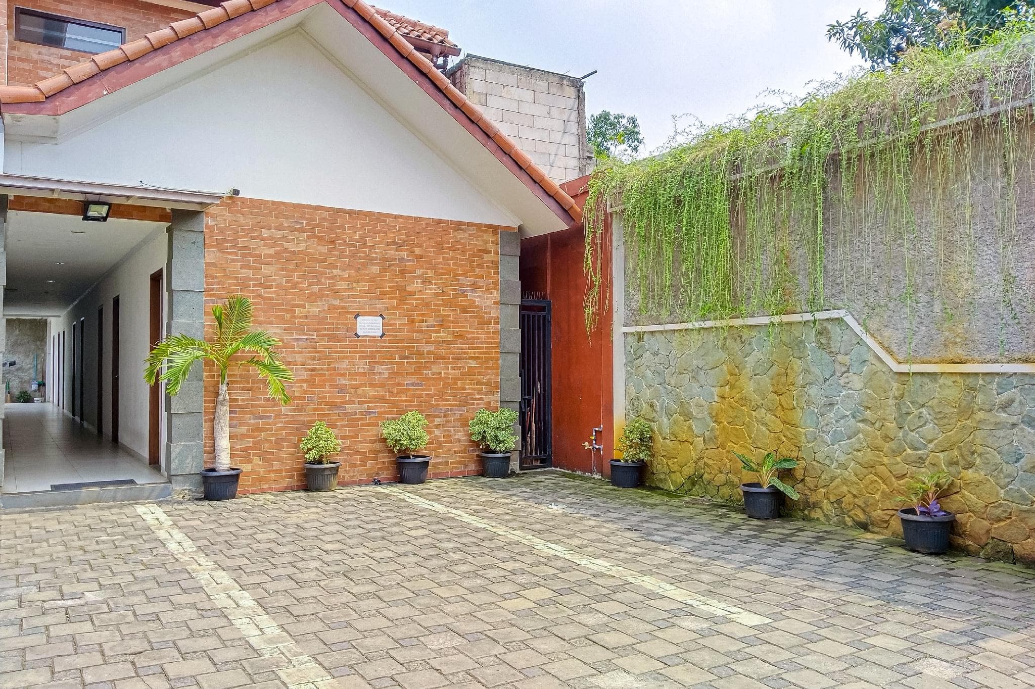 Urbanview DeJati House Jatikramat Bekasi photo 4