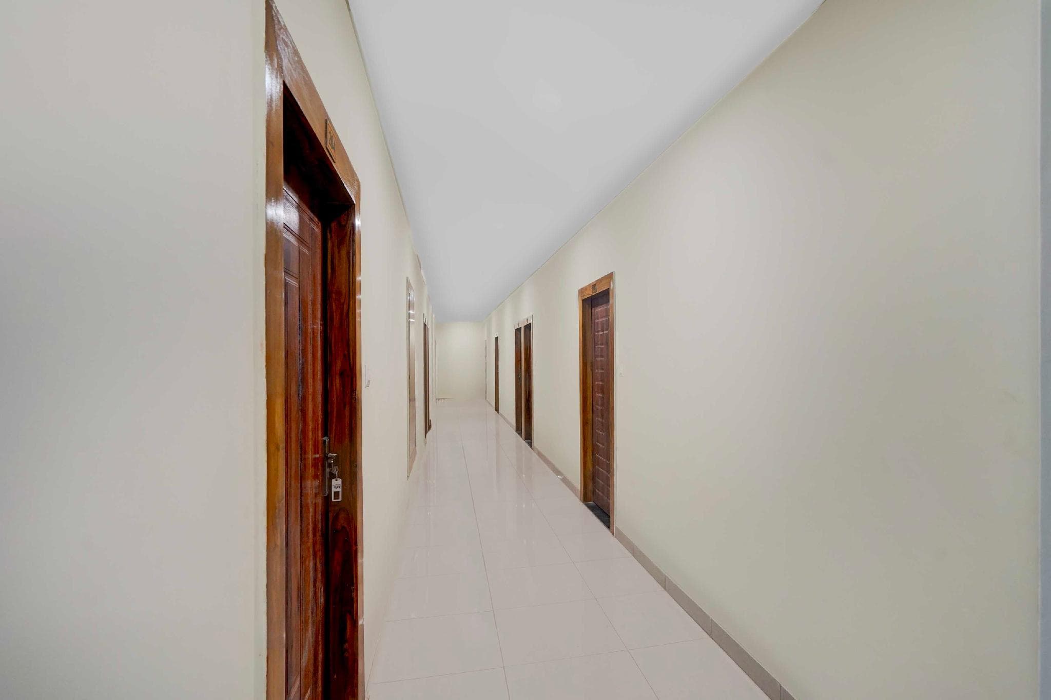 Townhouse Varanasi Golgadda Crossing photo 5