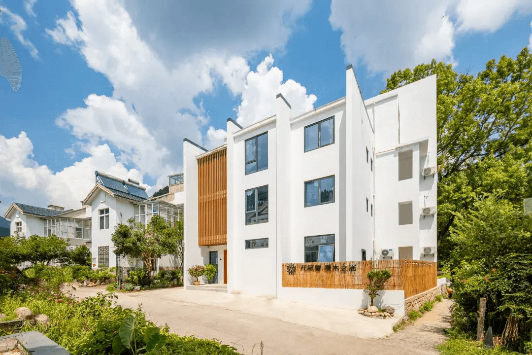 Floral Lux Hotel · Huangshan warm wood hotel