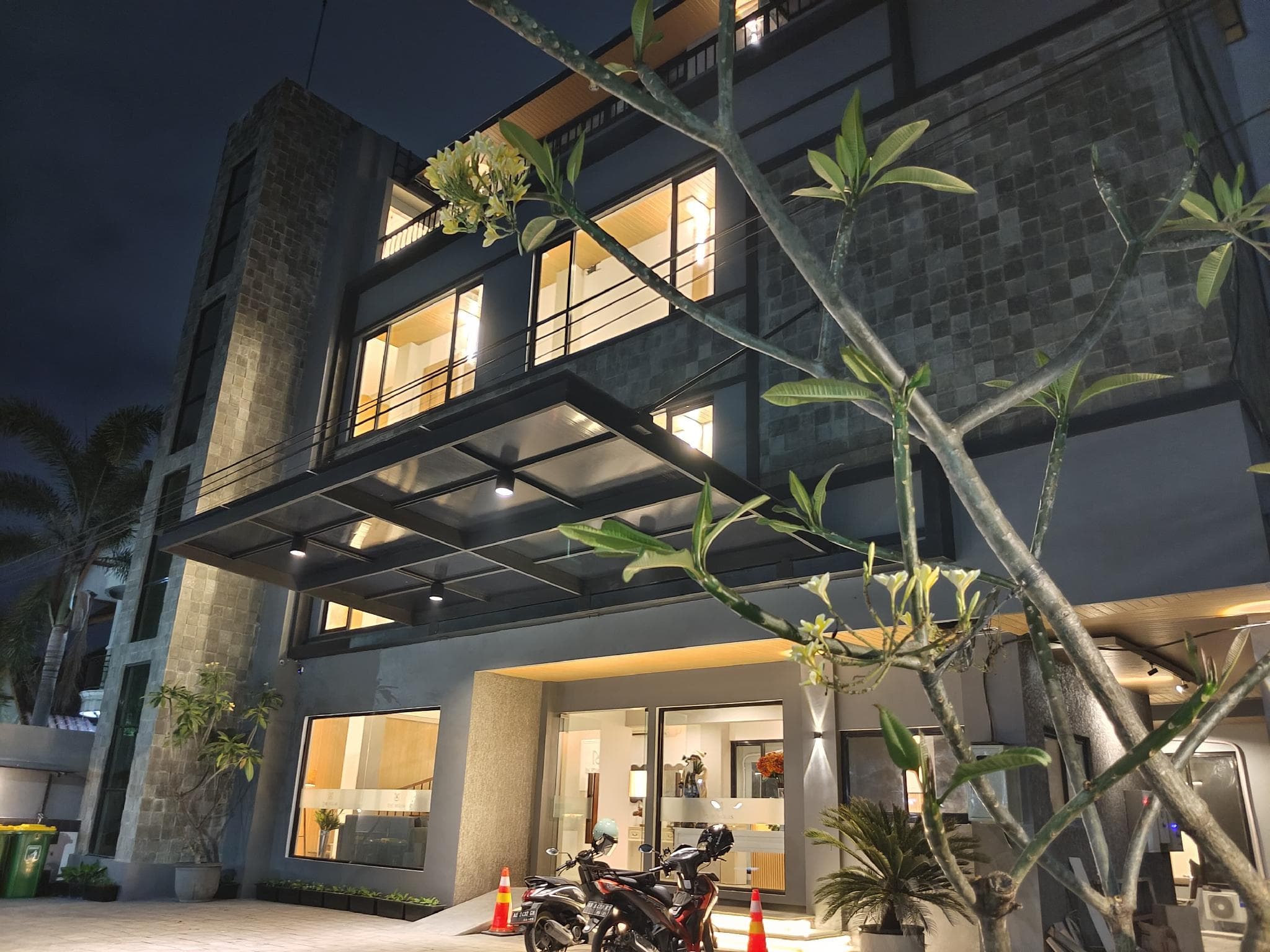 THE MOLAS HOTEL by Puri Chorus