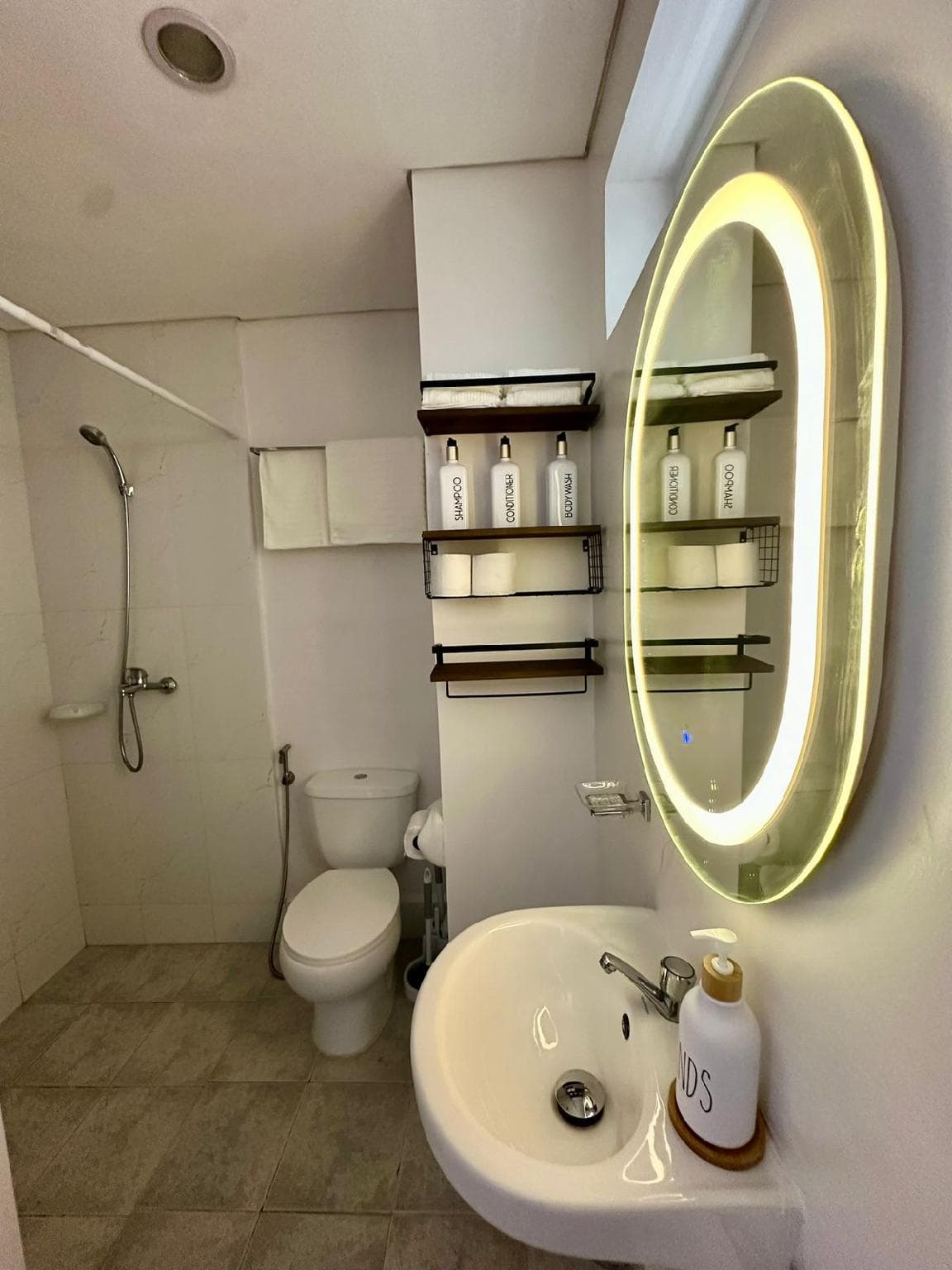 J’s Cozy Studio Unit in Amani Grand photo 5