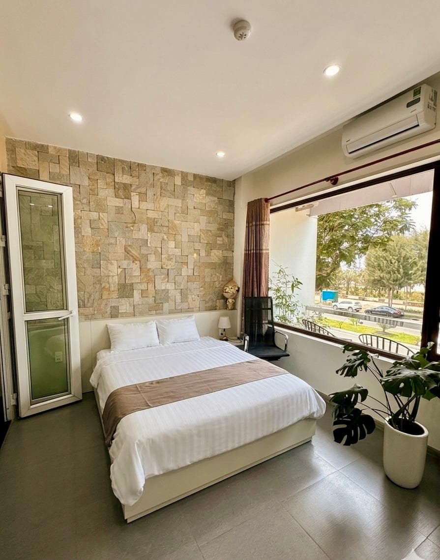 Aura Beachfront Hotel Apartment photo 2