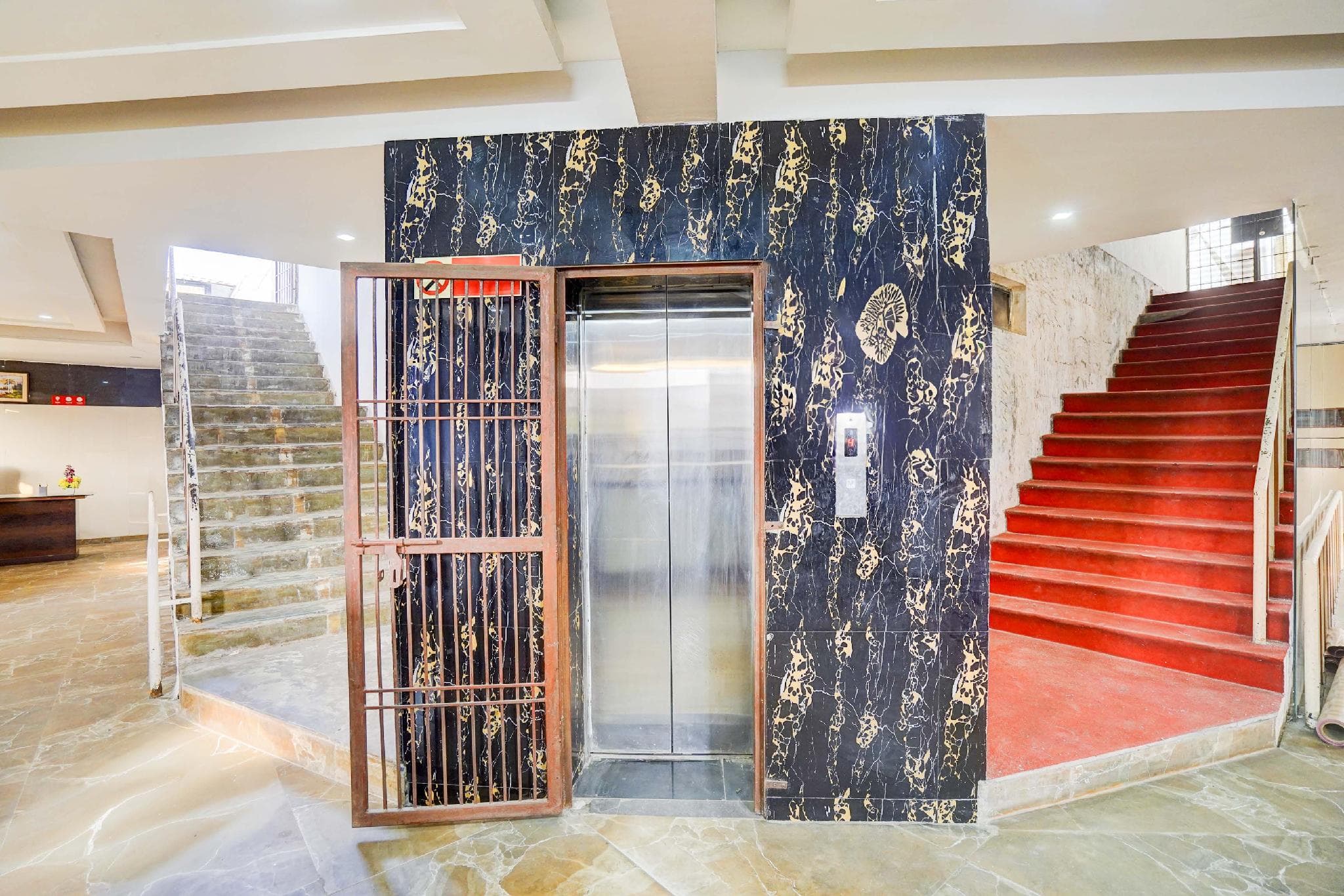 Collection O Infocity Metro Station Gandhinagar Formerly Hotel Grand Krishna photo 5