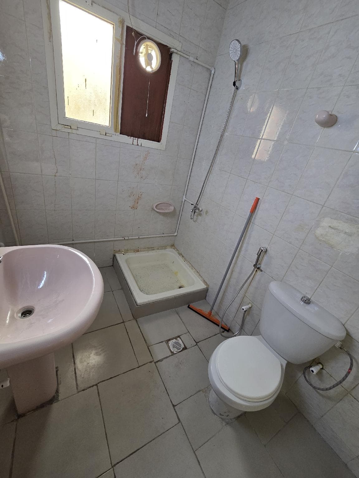 Studio Apartment With Attached Kitchen & Bathroom photo 4