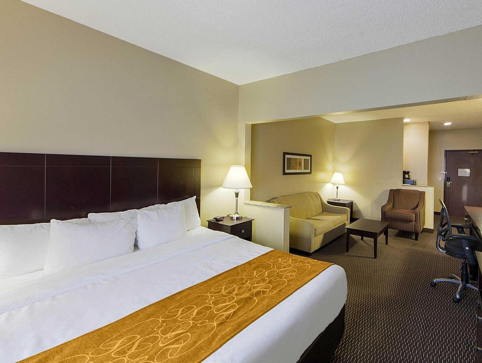 Quality Suites Addison-Dallas photo 2