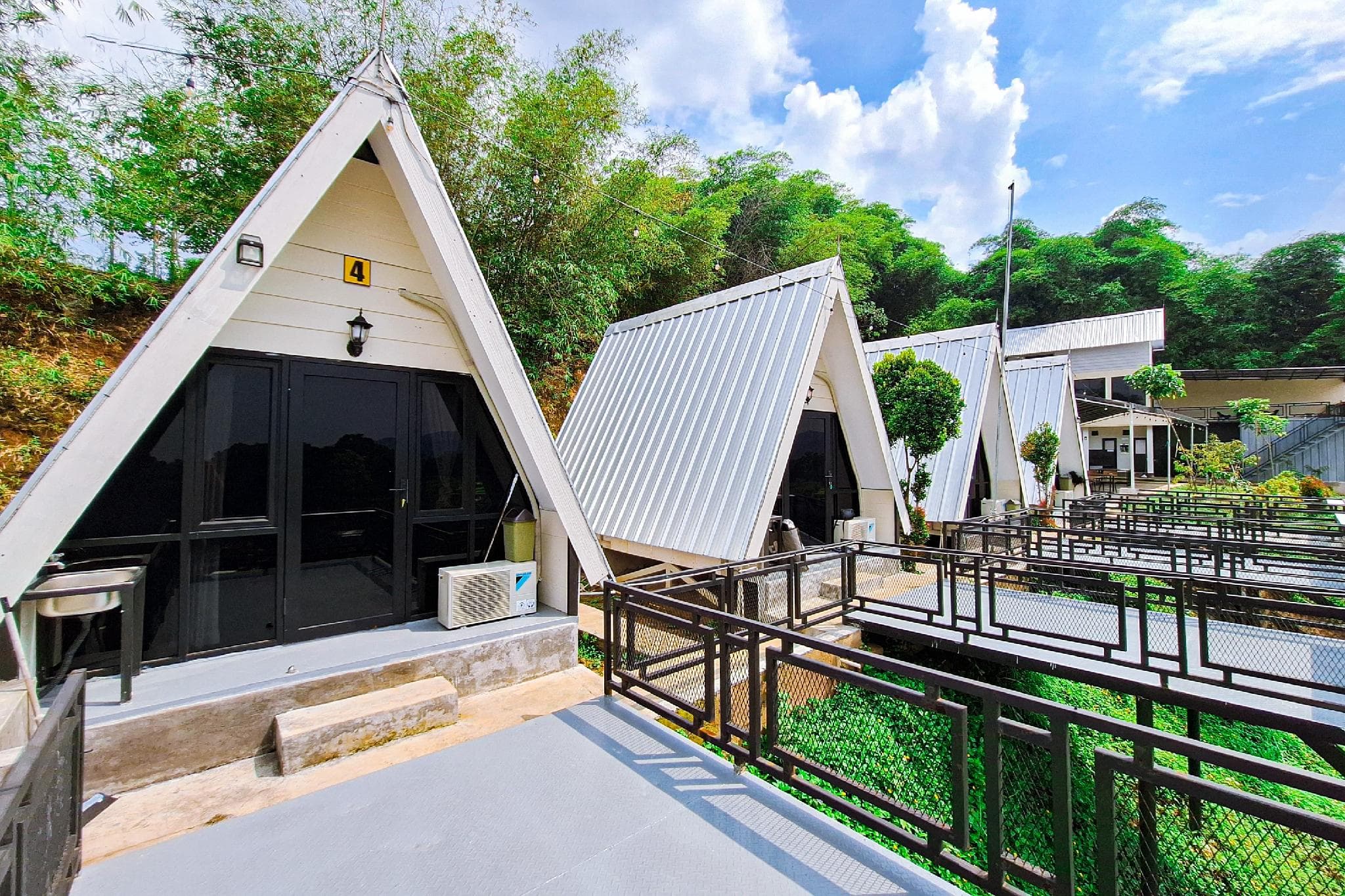 RedDoorz @ Rosa Glamping And Pool Ciparay photo 2