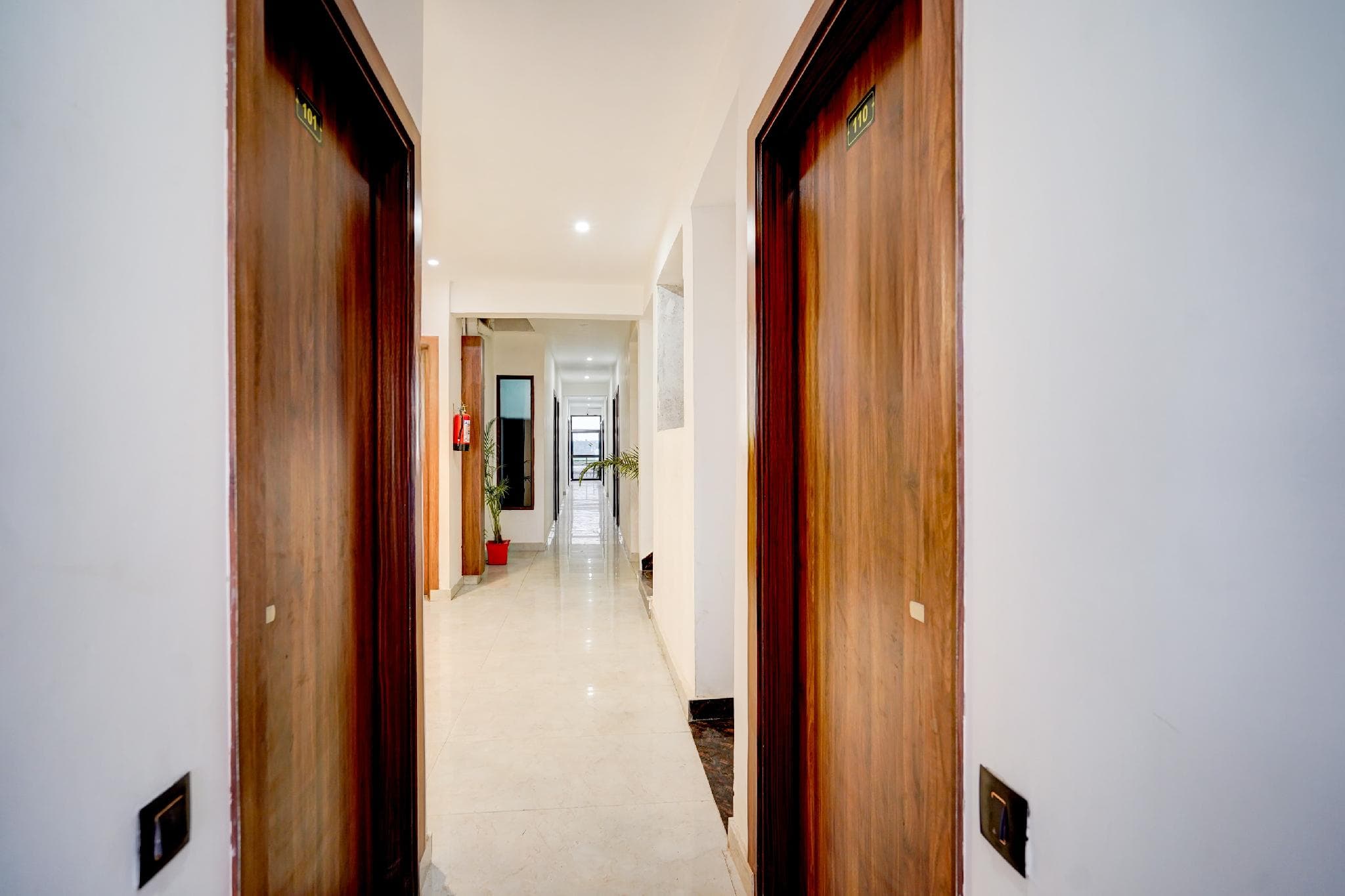 Super Townhouse Sector 67A Gurgaon Formerly Viraj Residency photo 4