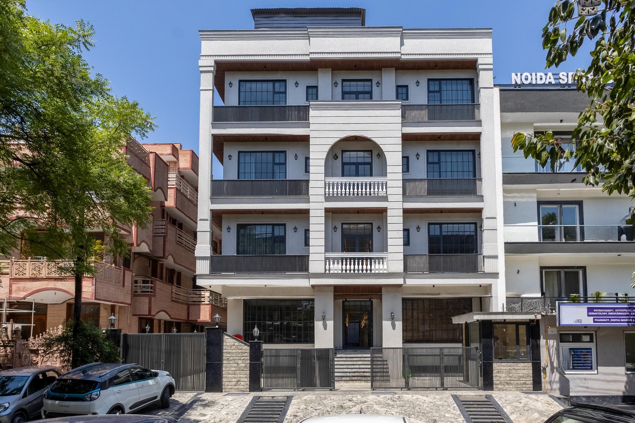 Saltstayz Premier - Noida, Near Sector 18 Metro Station photo 2