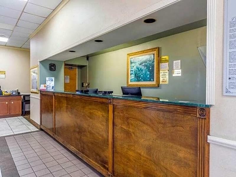 Heritage Inn & Suites photo 4