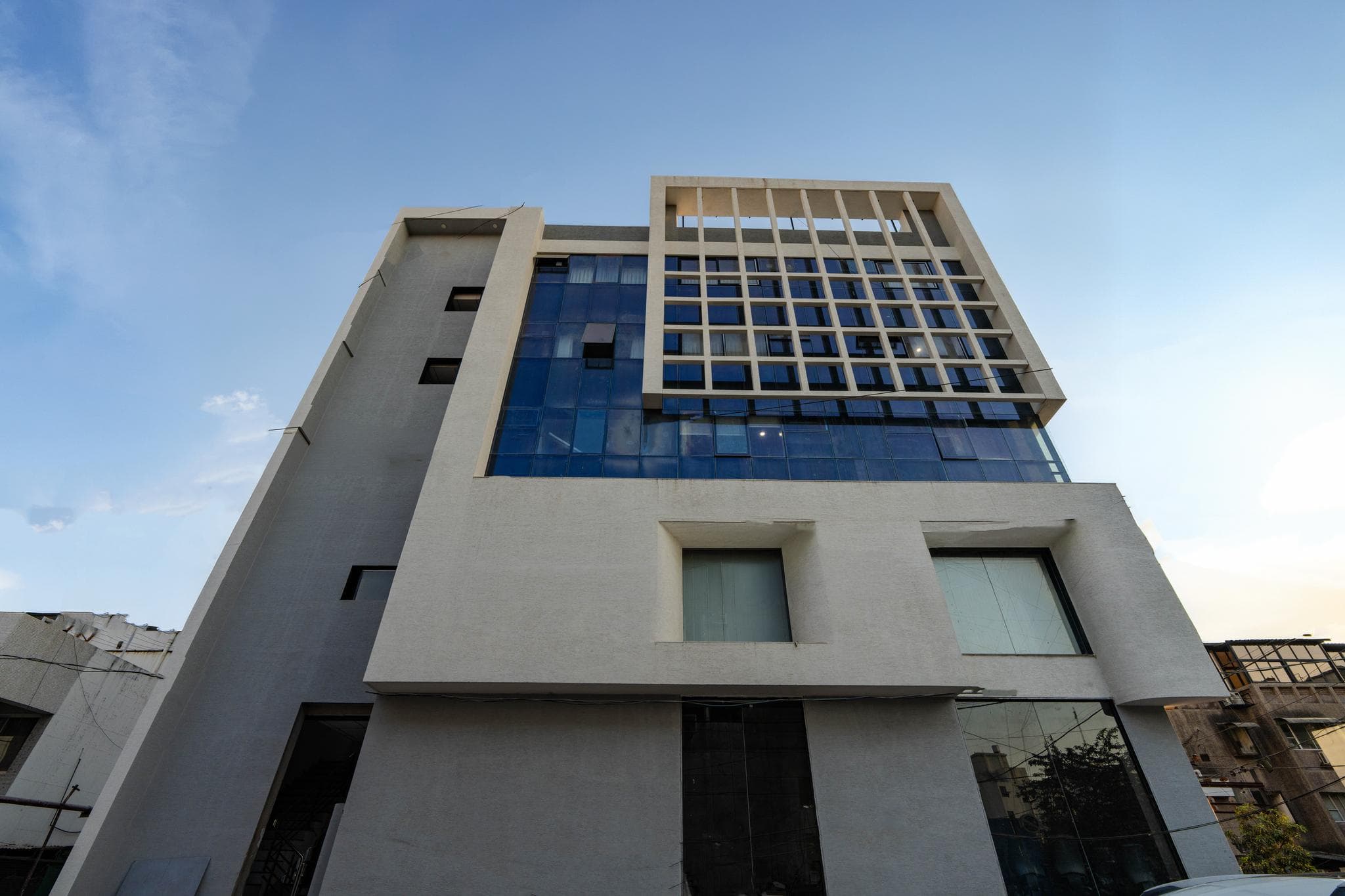 hotel monville alkapuri photo 4