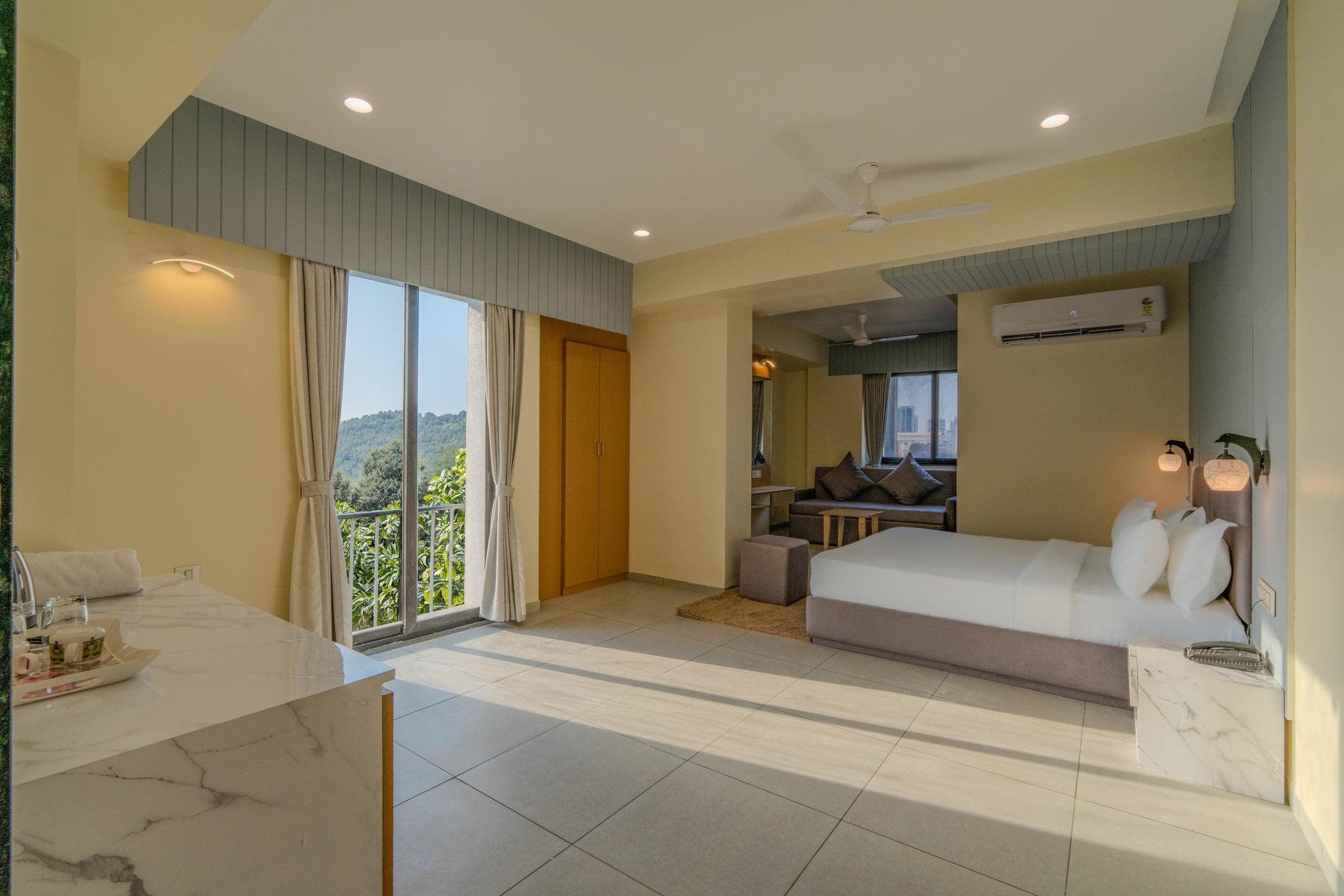 hotel monville alkapuri