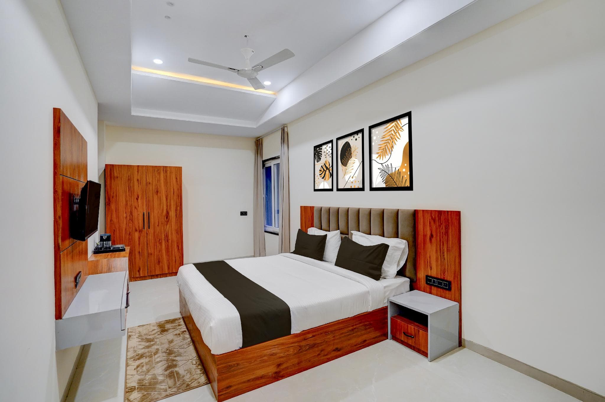 Super Townhouse Cosmos Mall Ujjain Formerly Ashok Sadhna photo 2