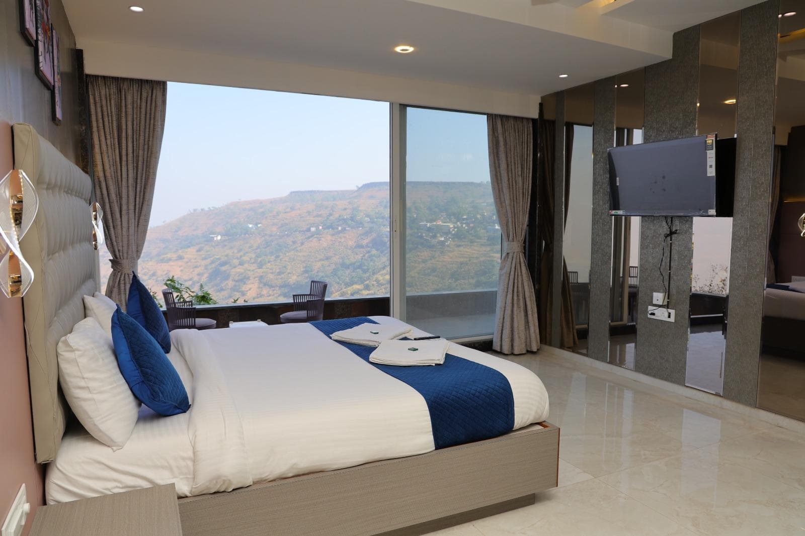 Raval Resort photo 2