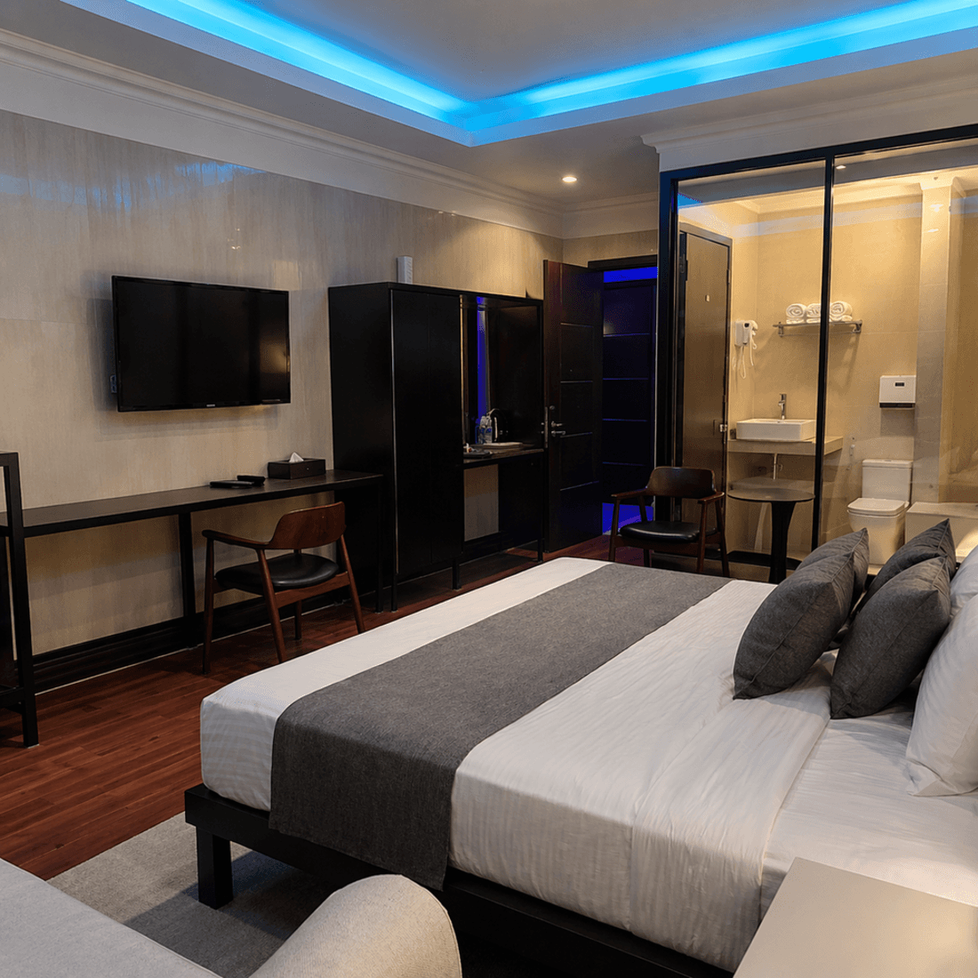 Hot In Hotel photo 5