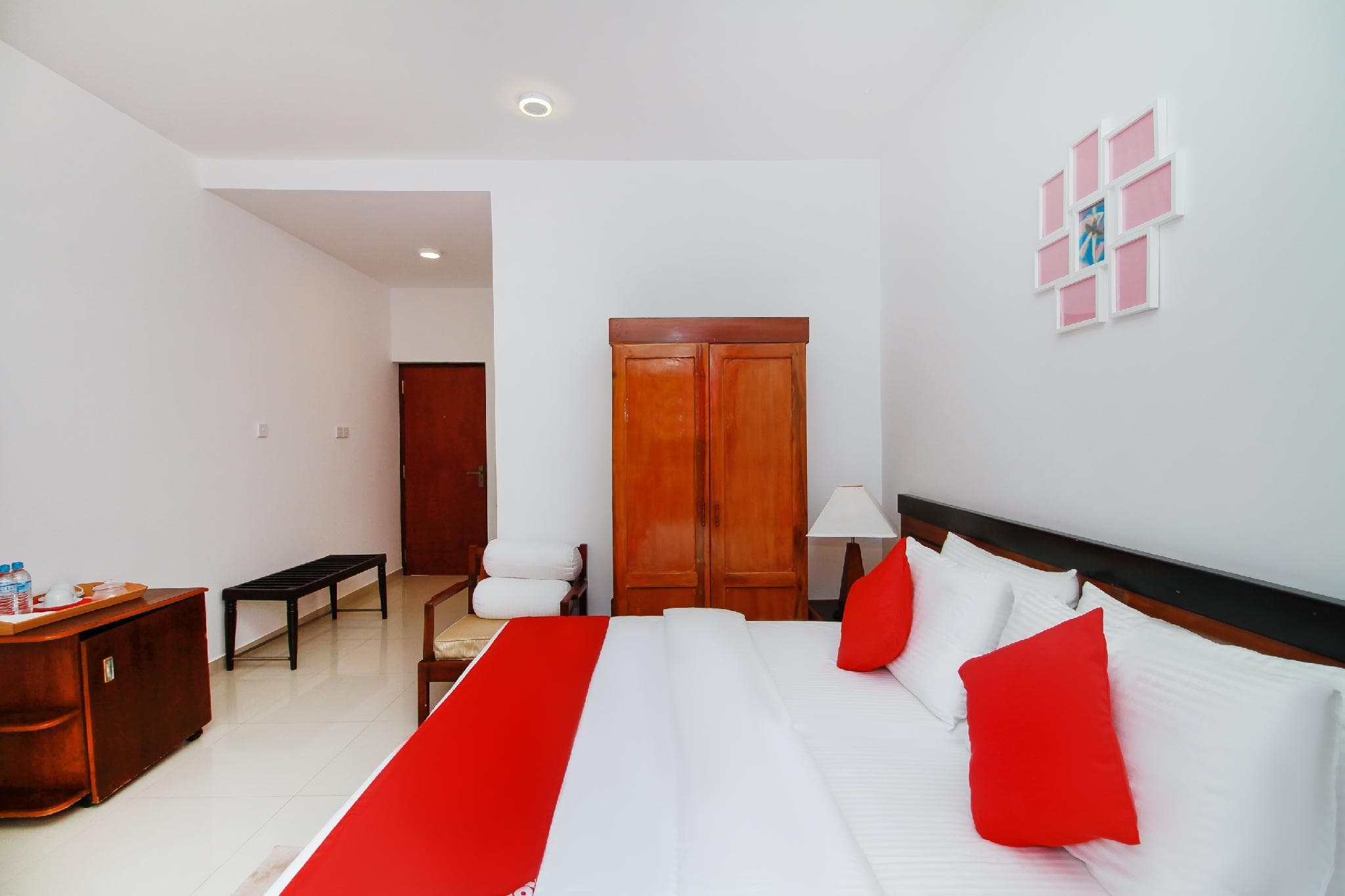 OYO 301 Meth Suites photo 2
