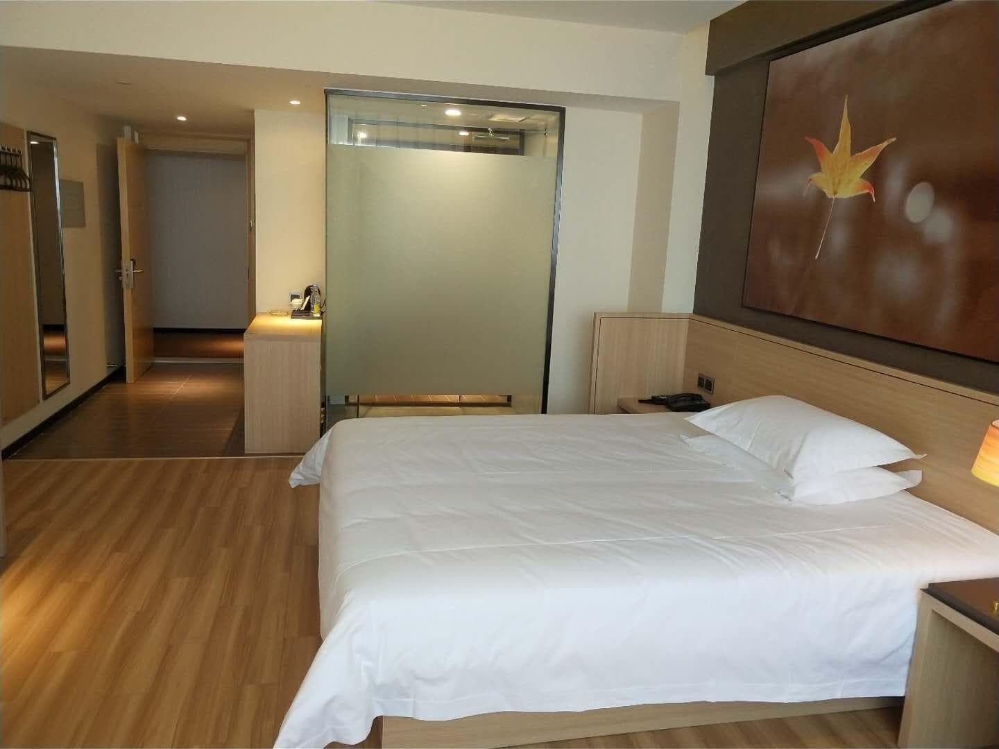 IU Hotel Baoding Yuhua East Road Passenger Center photo 2