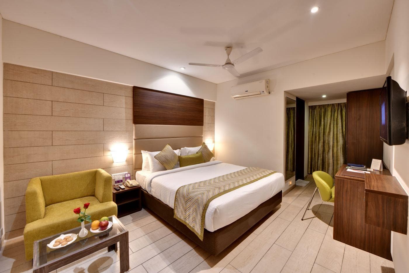 Click Hotel Vadodara - Near Railway Station photo 2