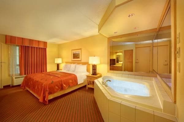 Econo Lodge Pigeon Forge Riverside photo 5