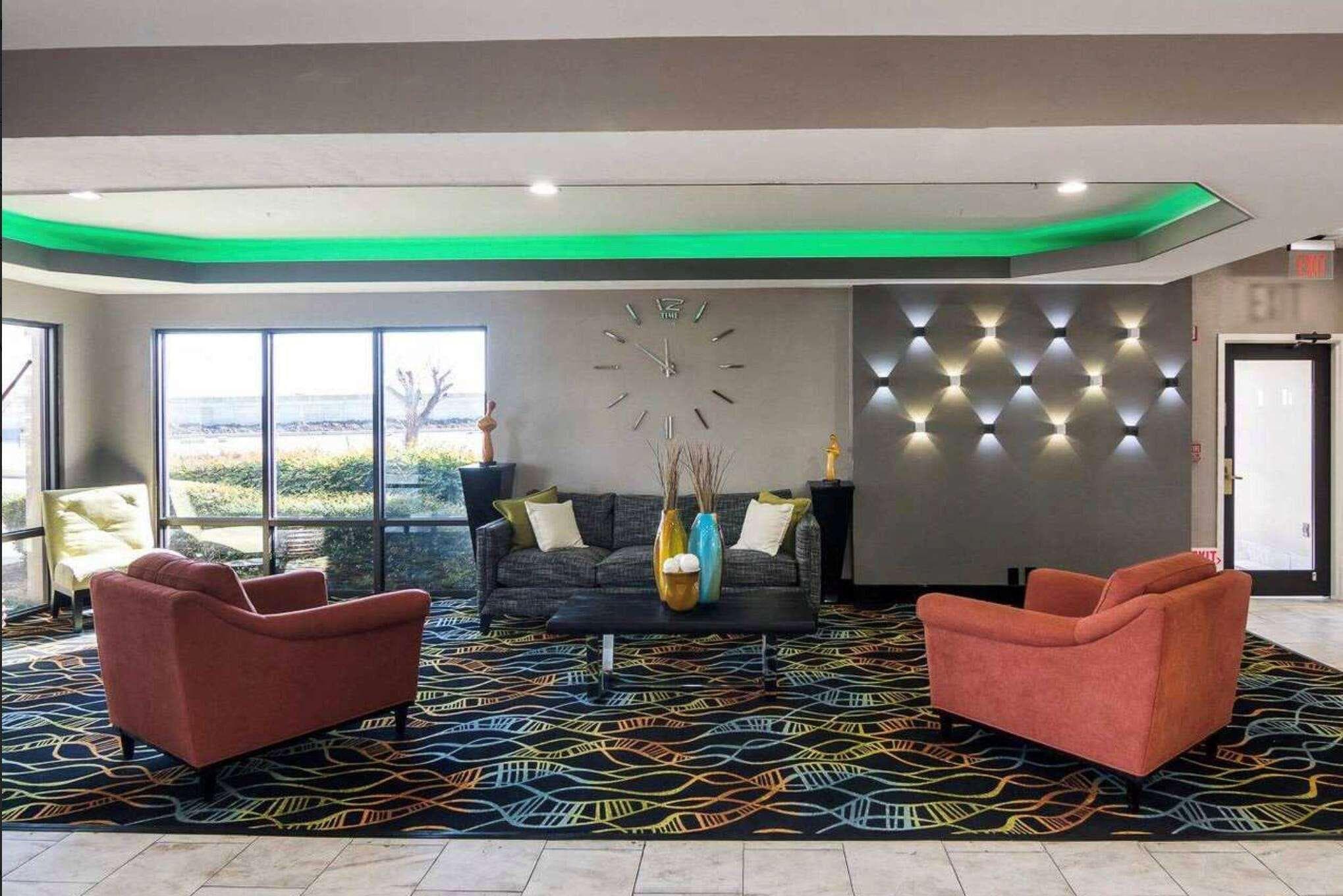 Days Inn by Wyndham Fort Worth North / Fossil Creek photo 4
