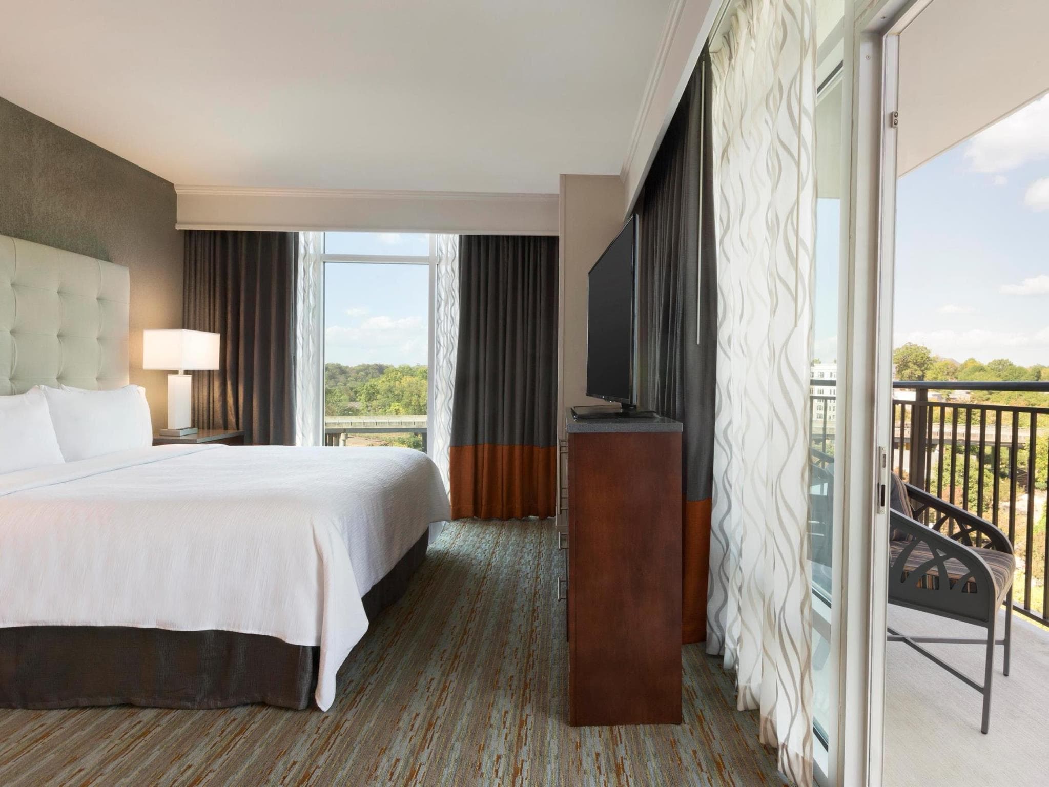 Embassy Suites by Hilton Greenville Downtown Riverplace photo 4