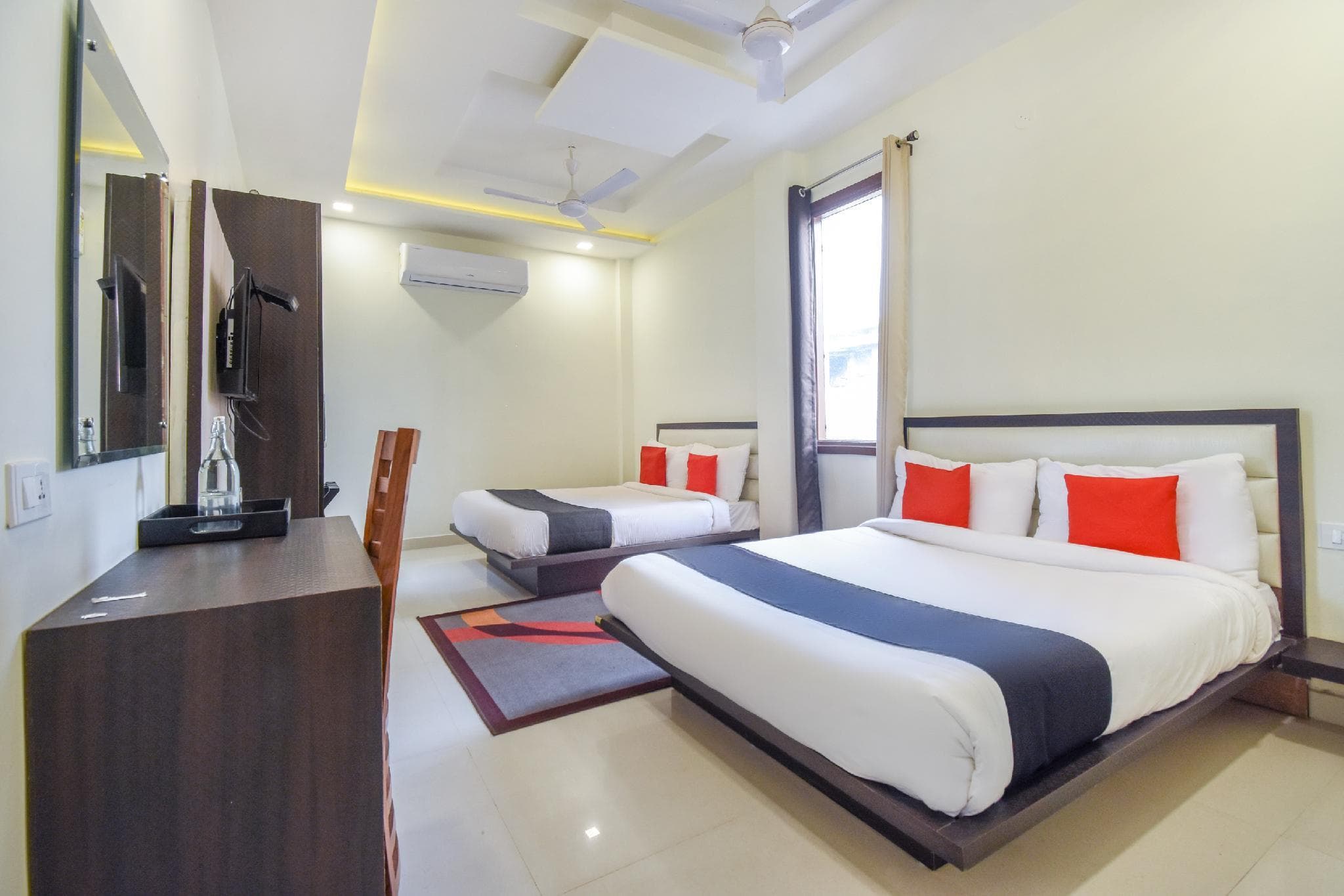 Super OYO Royal Taj Home Stay photo 2