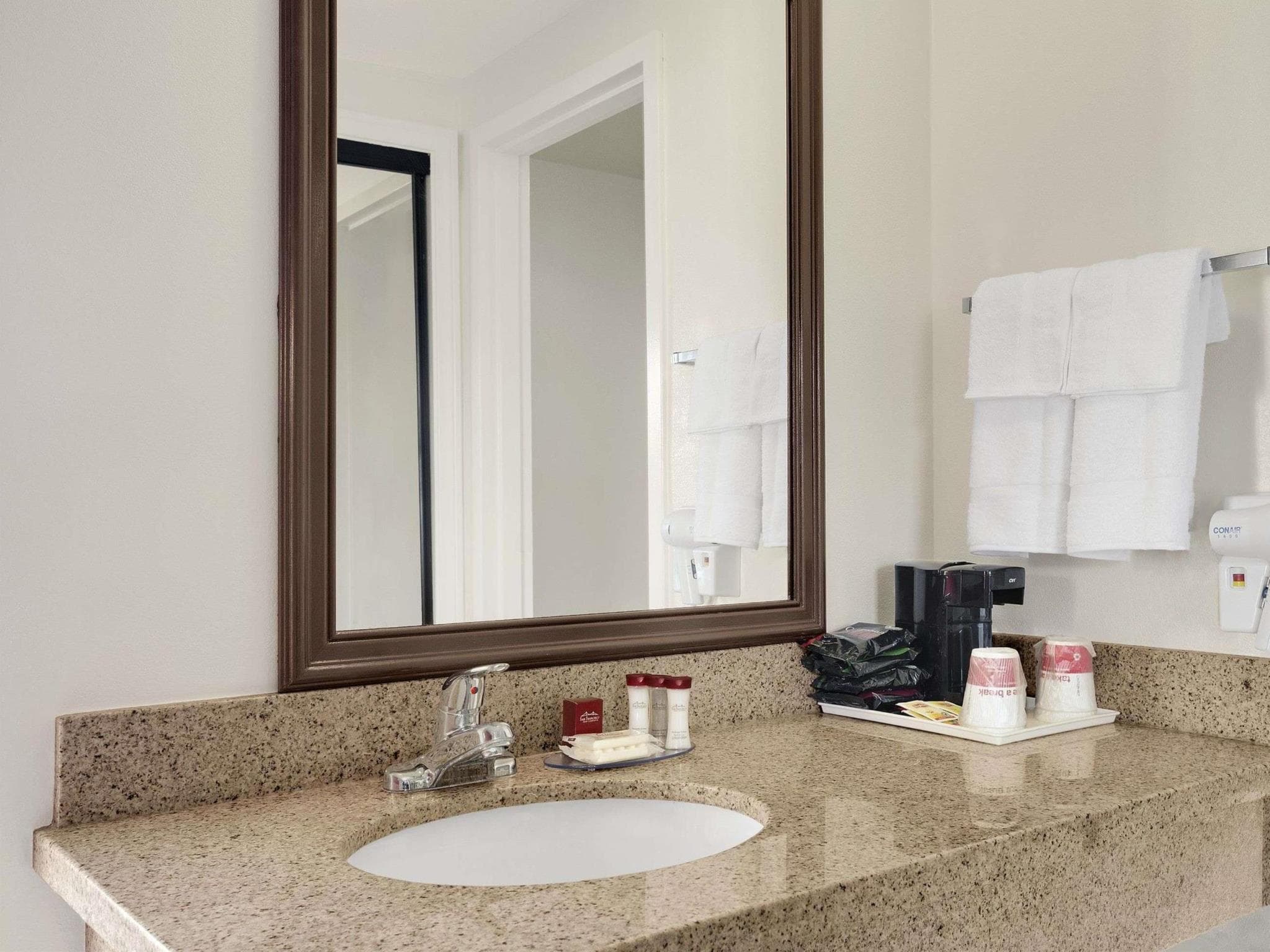 Ramada by Wyndham Torrance photo 4