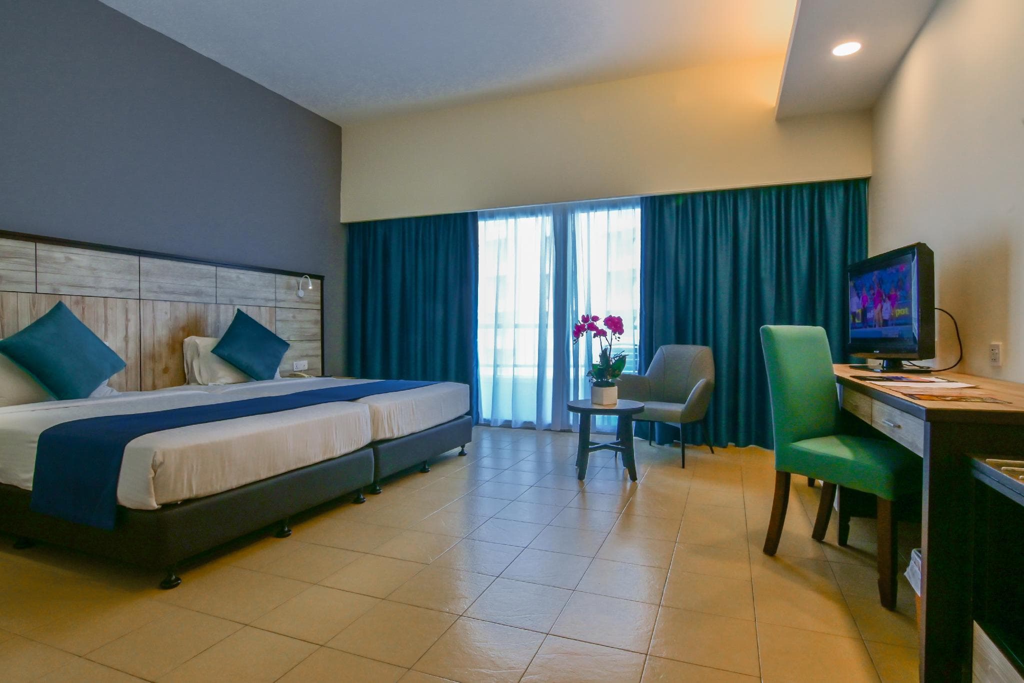 Flamingo Hotel by the Beach photo 2