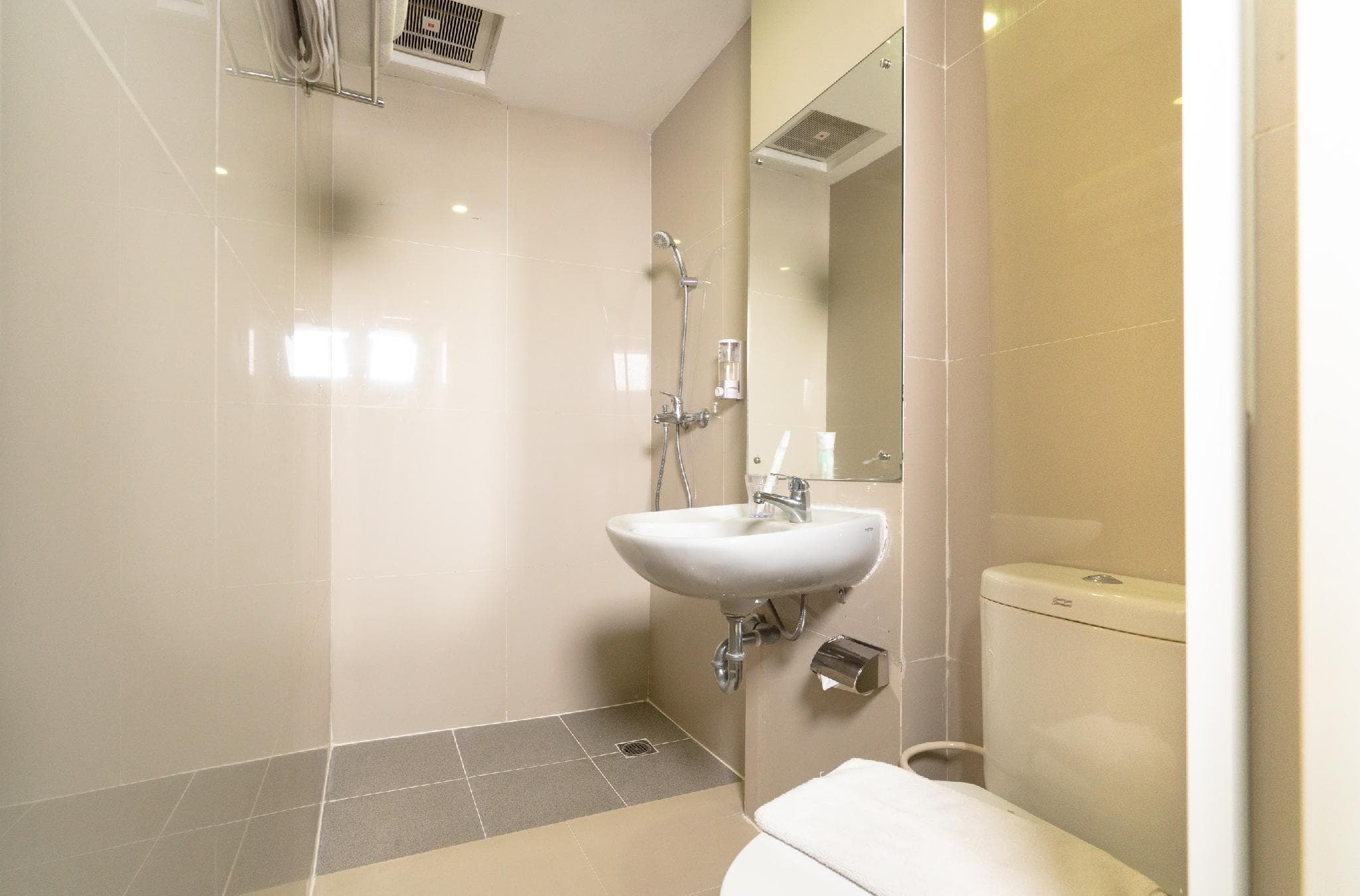 CREW EXPRESS Hotel photo 2