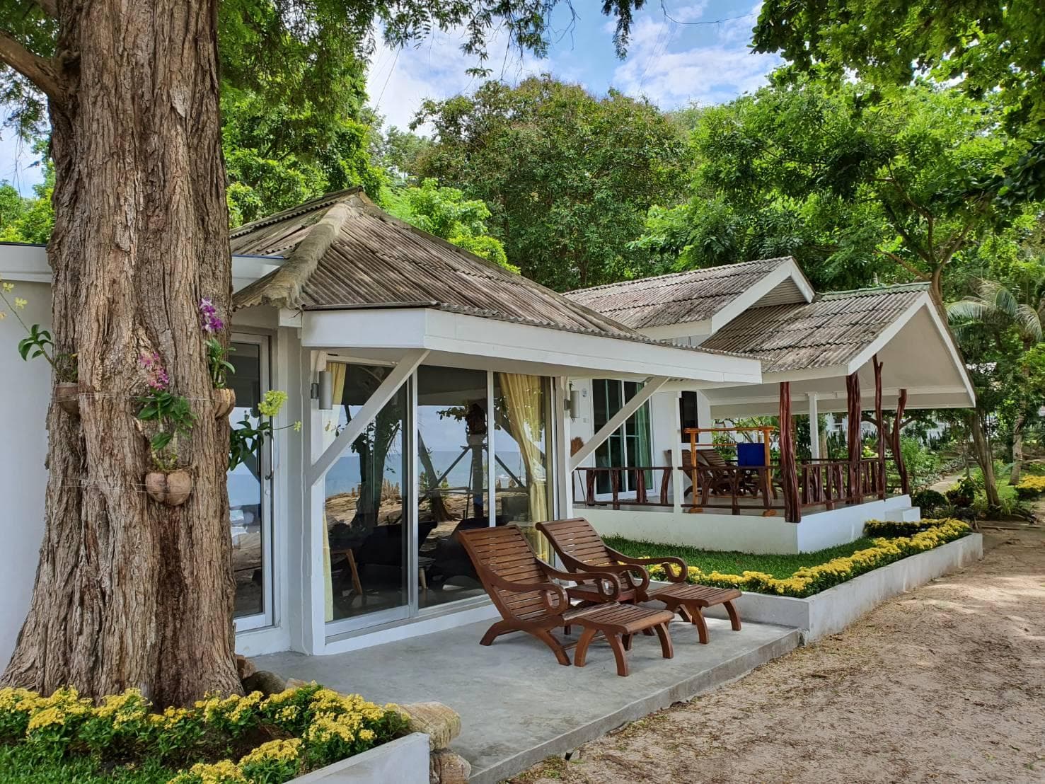 Blue Bay Bungalow