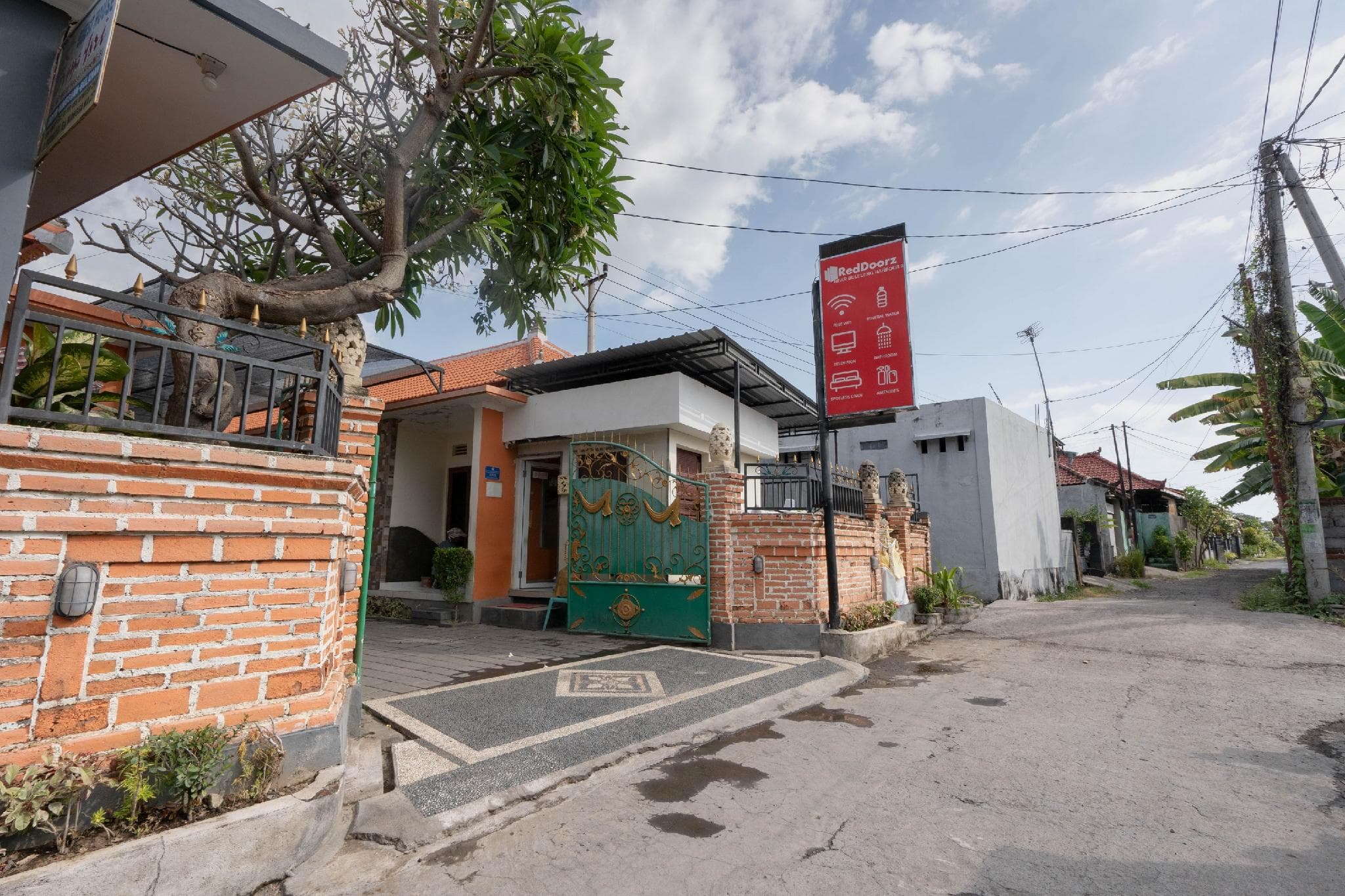RedDoorz near Buleleng Harbour 2 photo 5