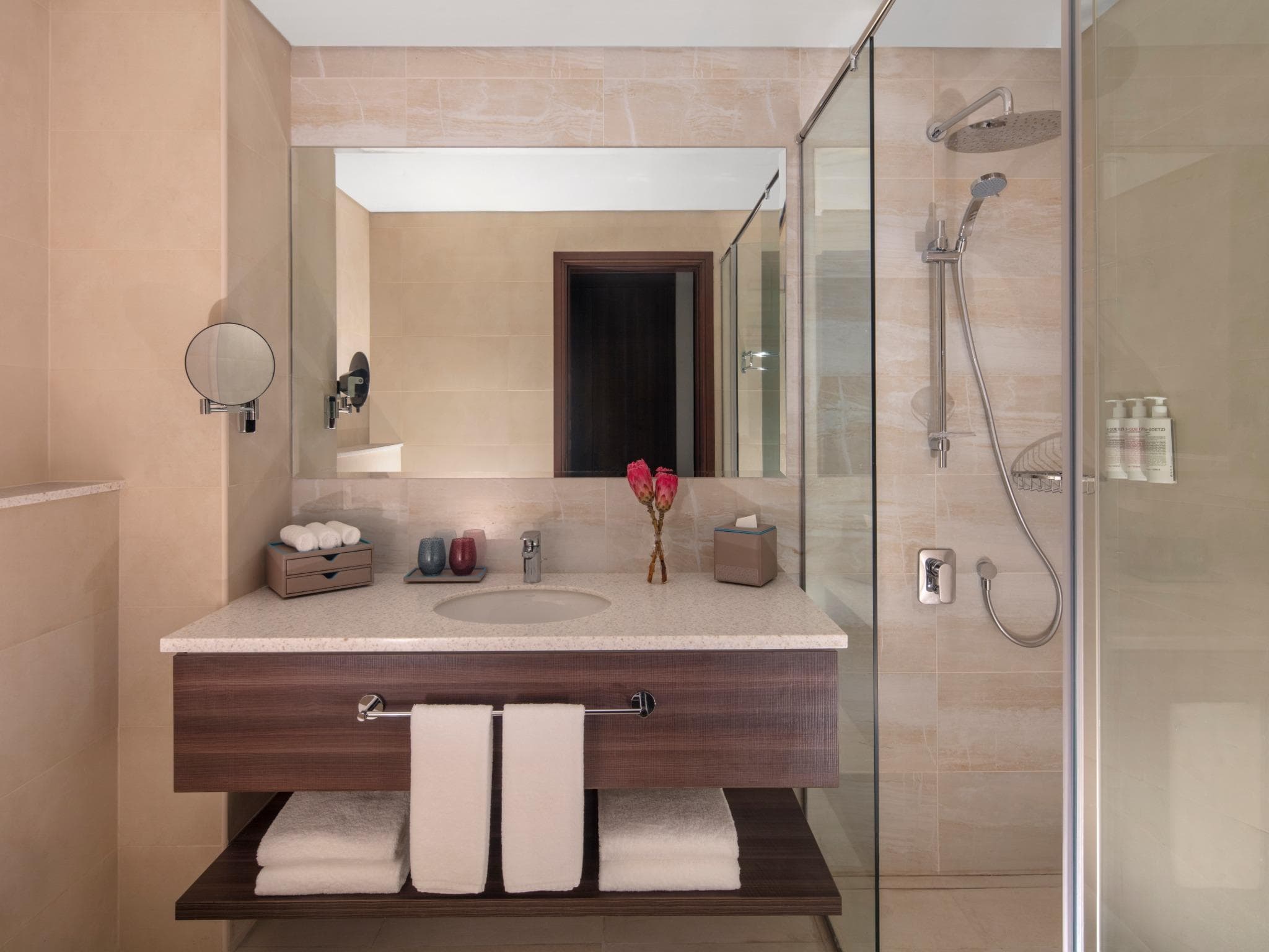 Avani + Palm View Dubai Hotel & Suites photo 2