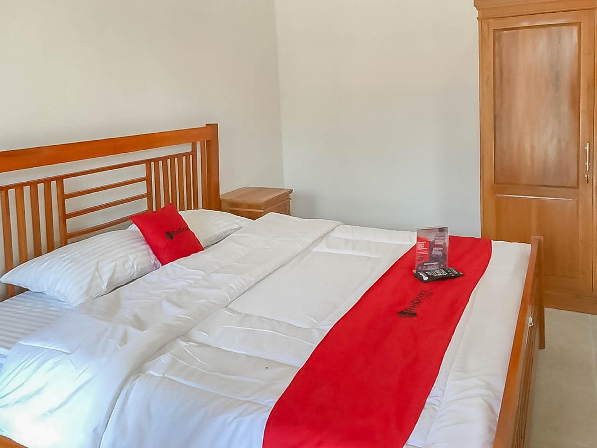 RedDoorz Resort near Darajat Garut