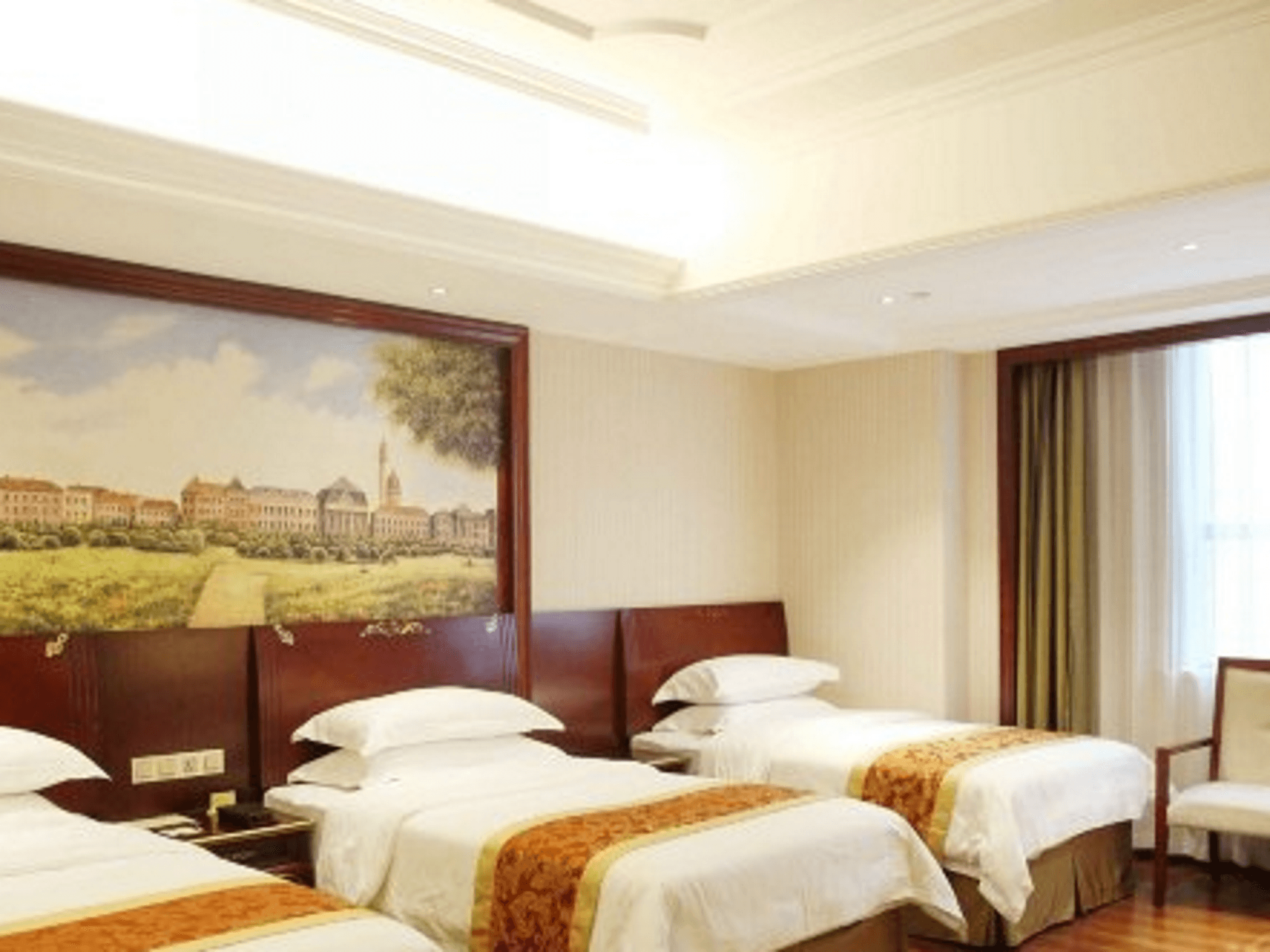 Vienna International Hotel Bazhong East Gate photo 4