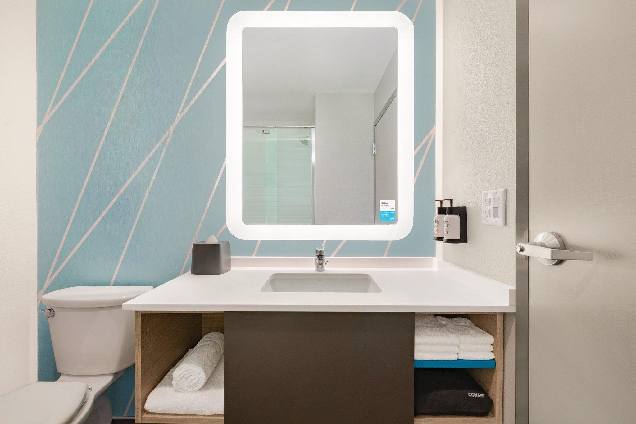avid hotel Hattiesburg West By IHG photo 2