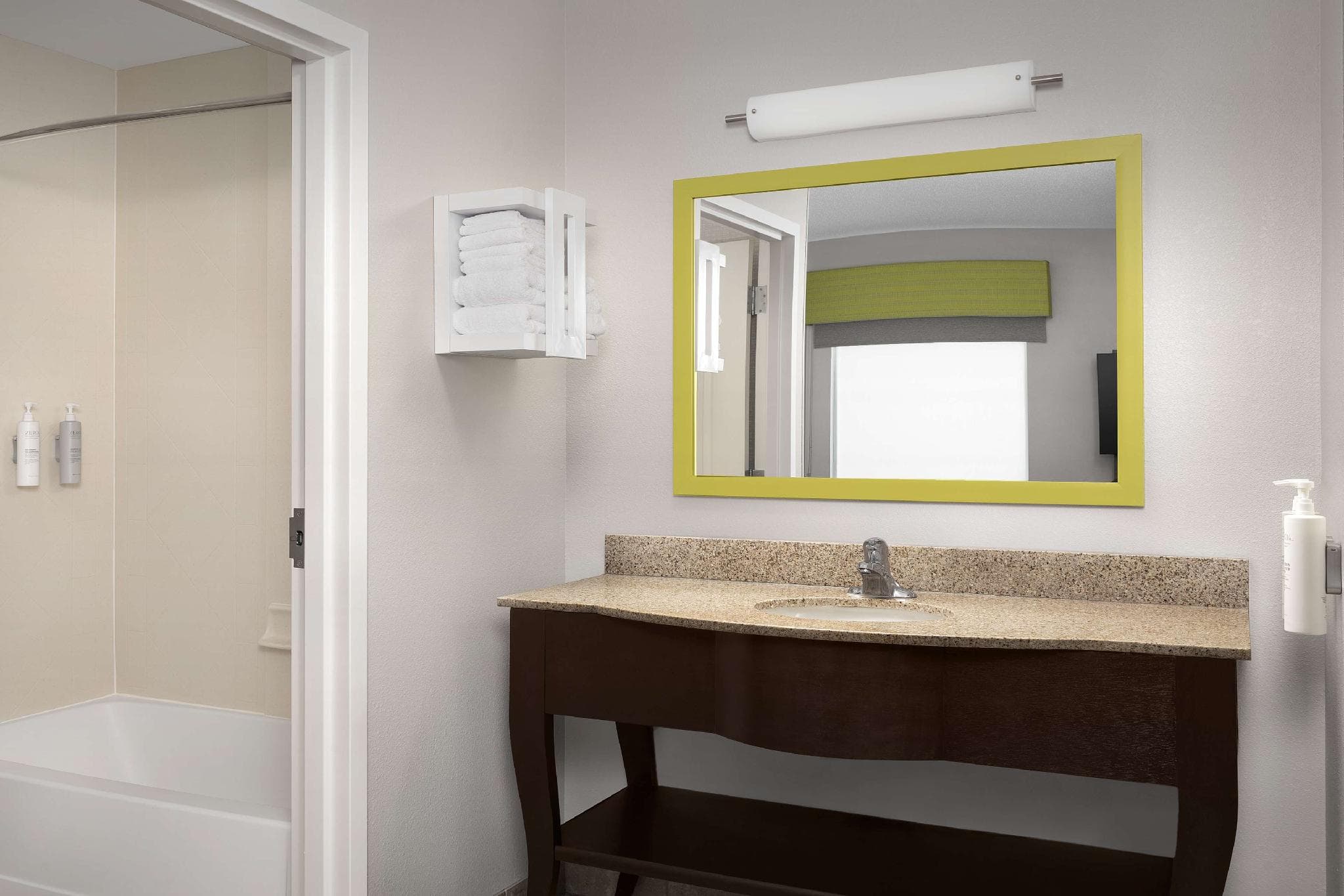 Hampton Inn & Suites Durham/North I-85 photo 2