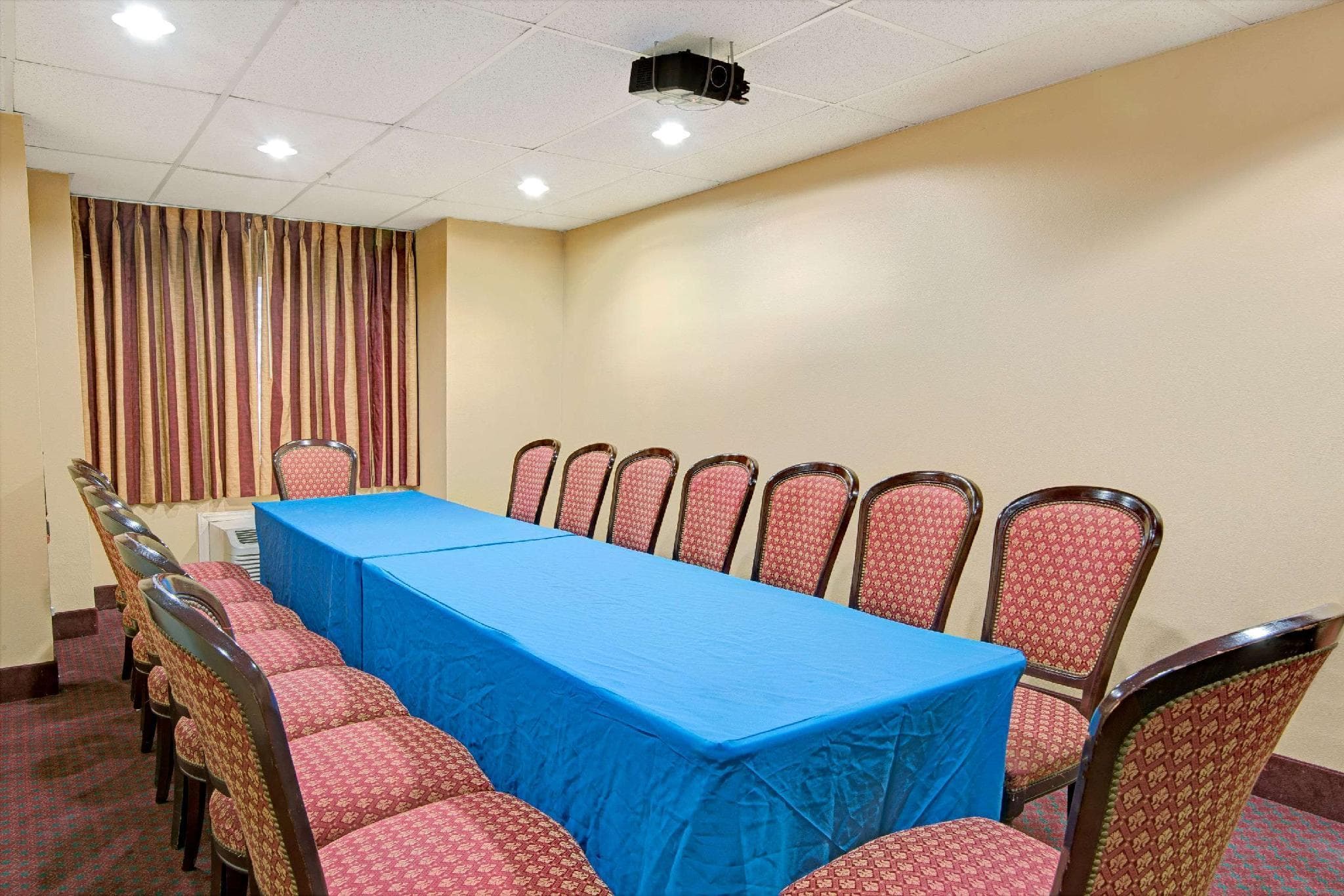 Microtel Inn & Suites by Wyndham Raleigh photo 4
