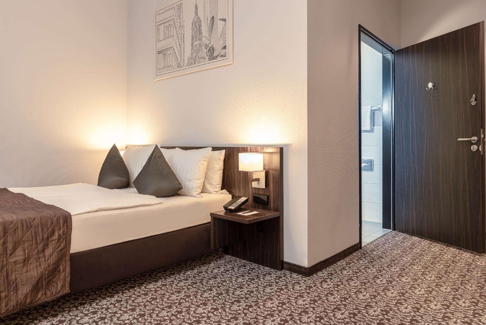 Ramada by Wyndham Frankfurt Central Station photo 2