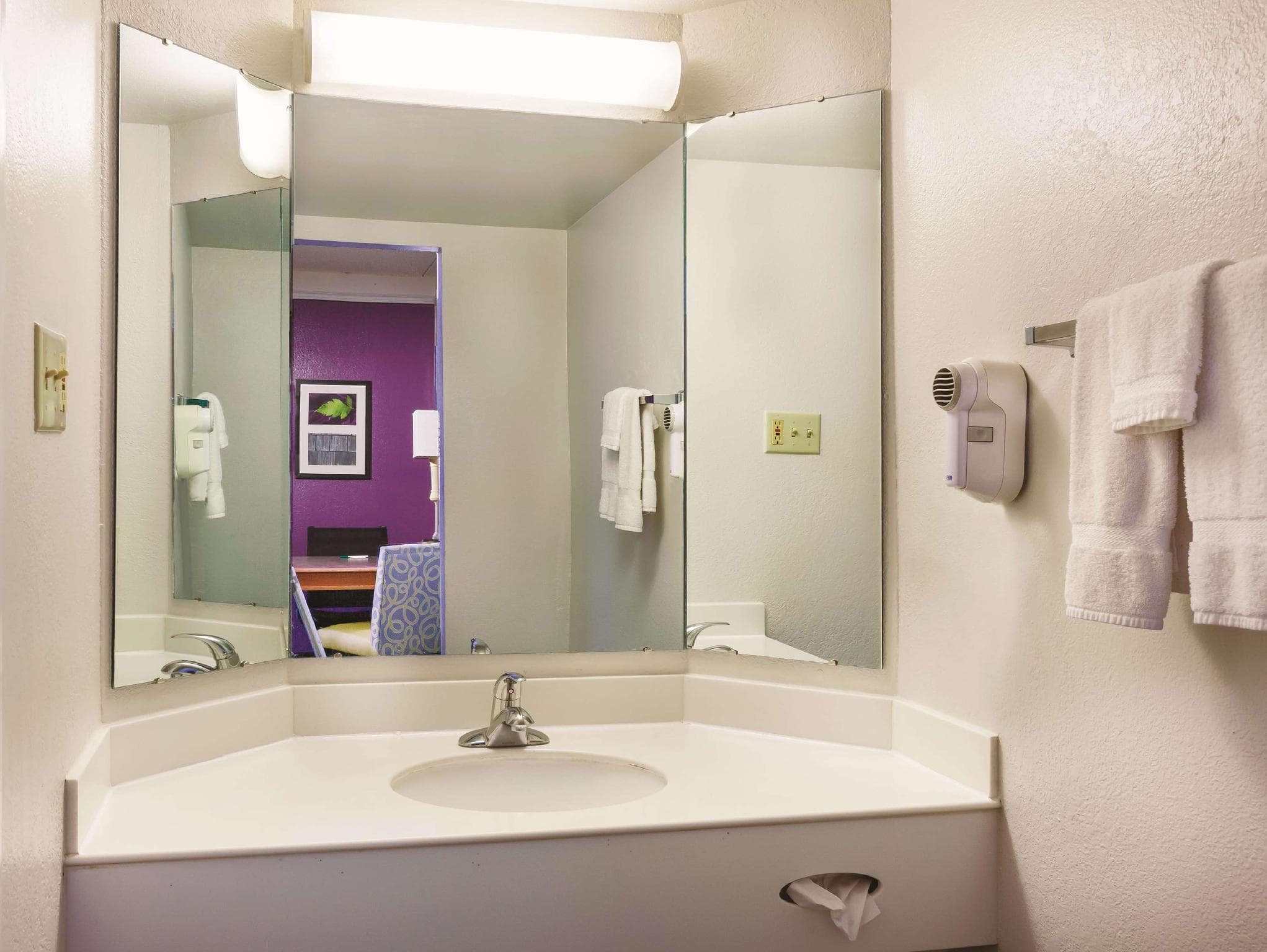 Travelodge by Wyndham Houston Cy-Fair photo 2