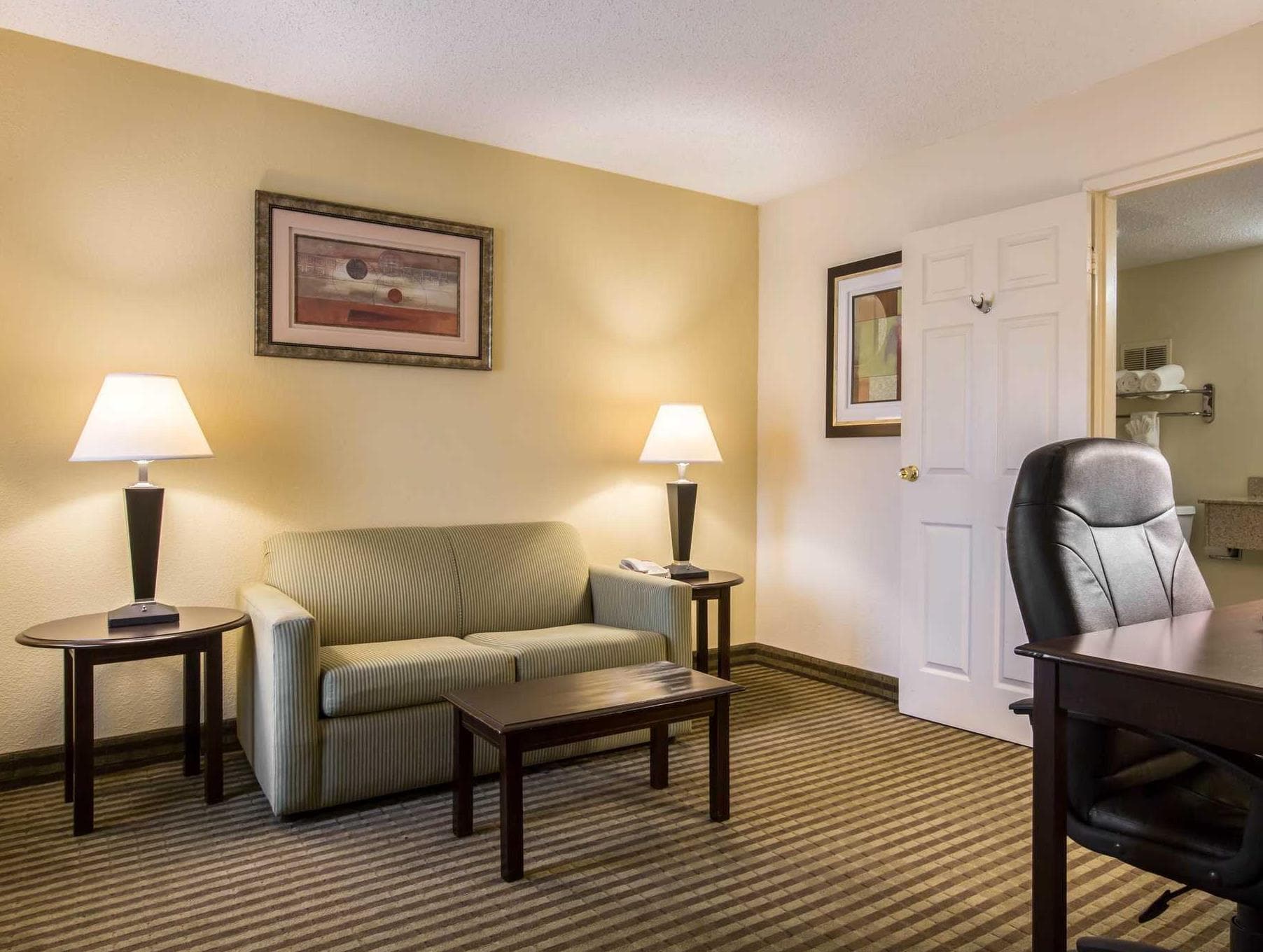 Quality Inn & Suites Greenville - Haywood Mall photo 3