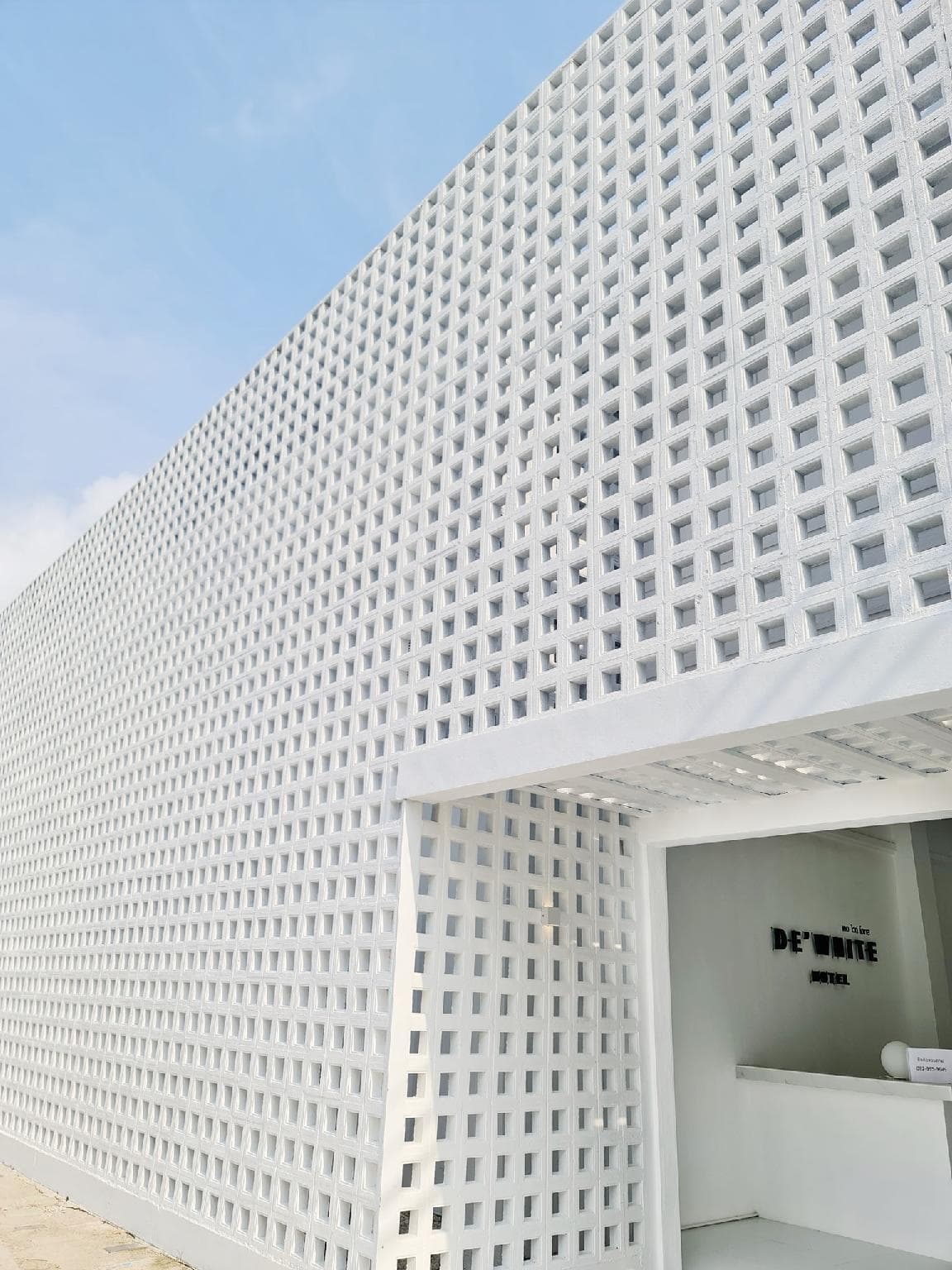 De'white Hotel photo 4