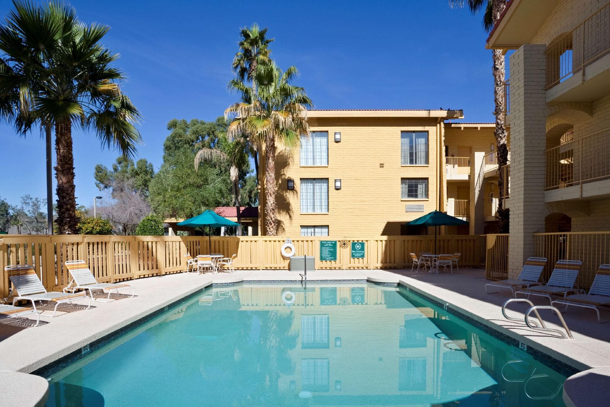 La Quinta Inn by Wyndham Phoenix Sky Harbor Airport photo 4