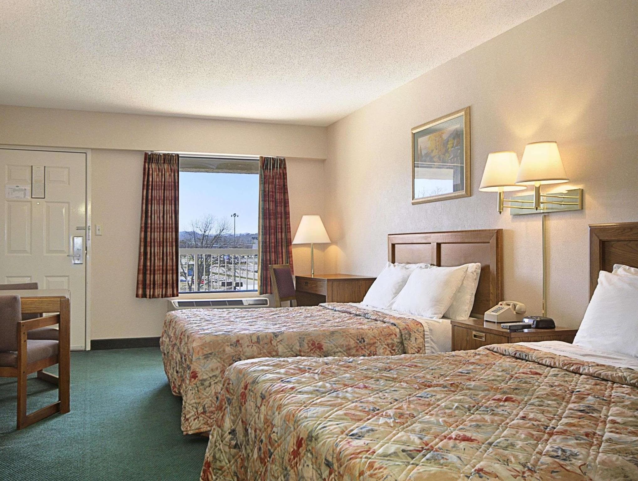 Days Inn by Wyndham Apple Valley Sevierville photo 4