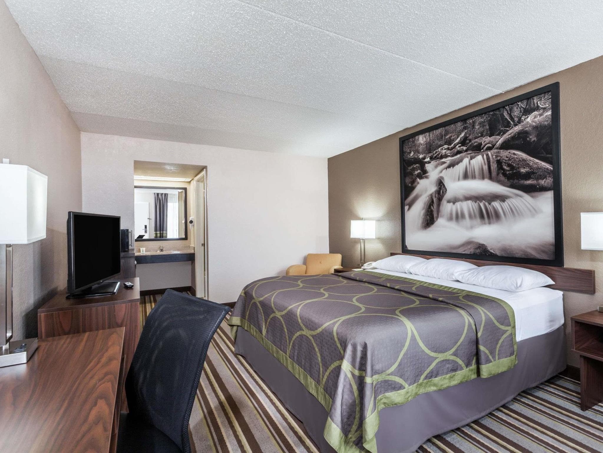 Super 8 by Wyndham Pigeon Forge Dollywood Lane photo 3
