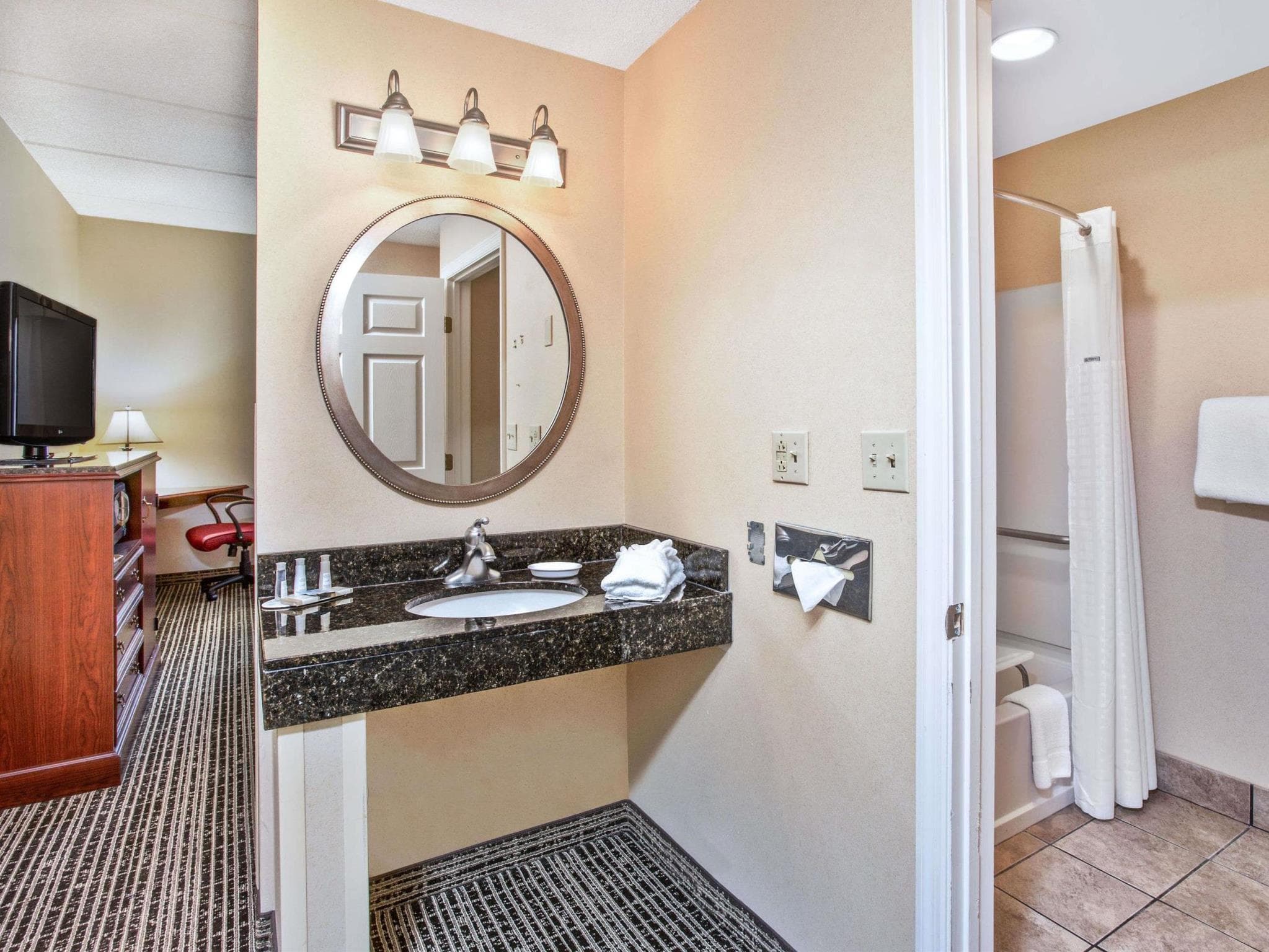 Baymont by Wyndham Knoxville/Cedar Bluff photo 5