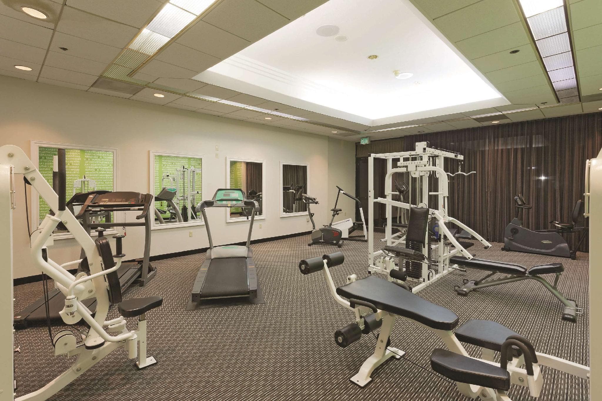 La Quinta Inn & Suites by Wyndham Buena Park photo 4