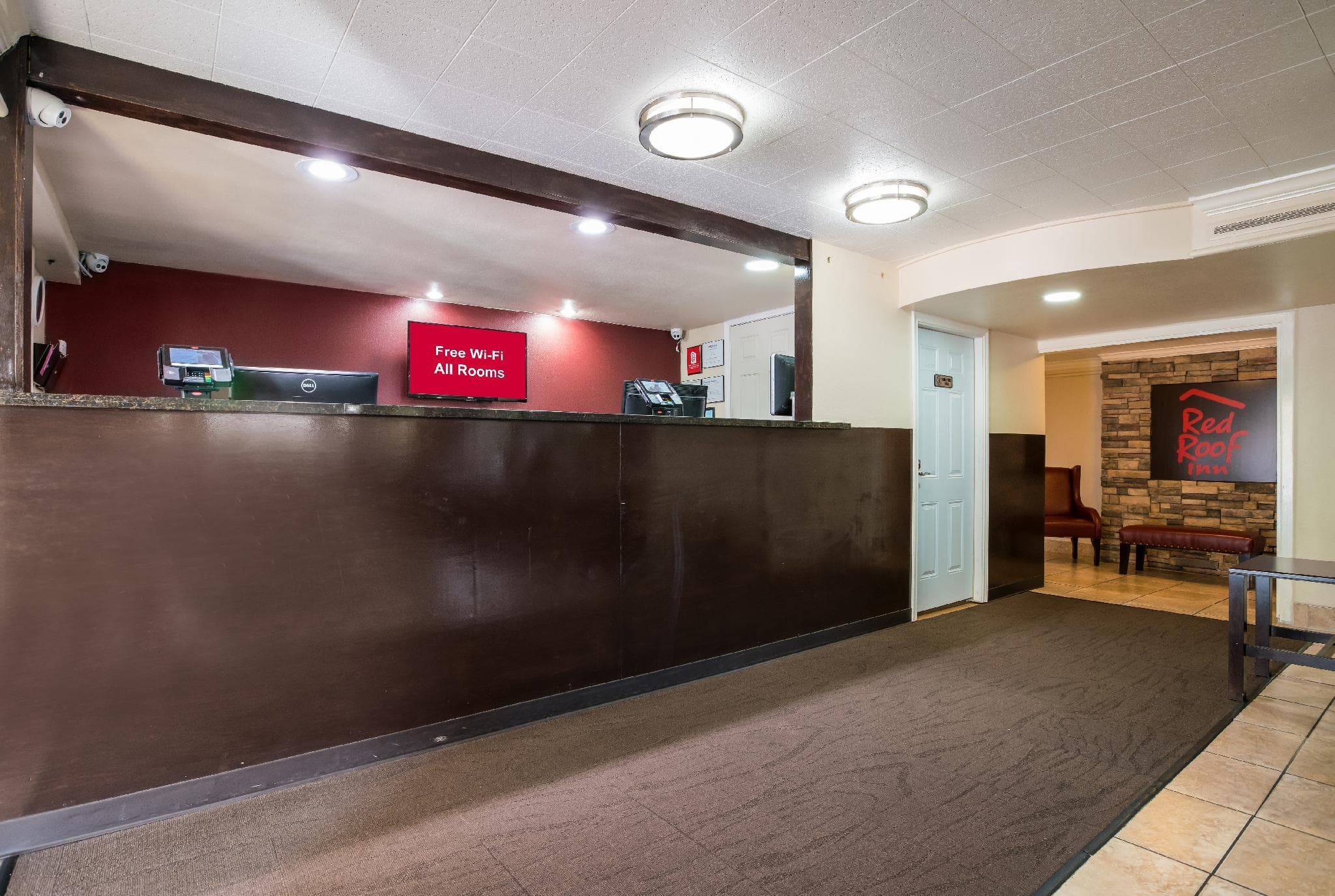 Red Roof Inn North Dallas - Park Central photo 4
