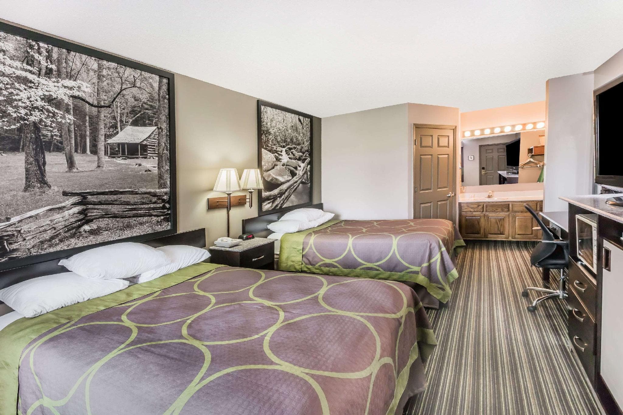 Super 8 By Wyndham Clinton photo 2