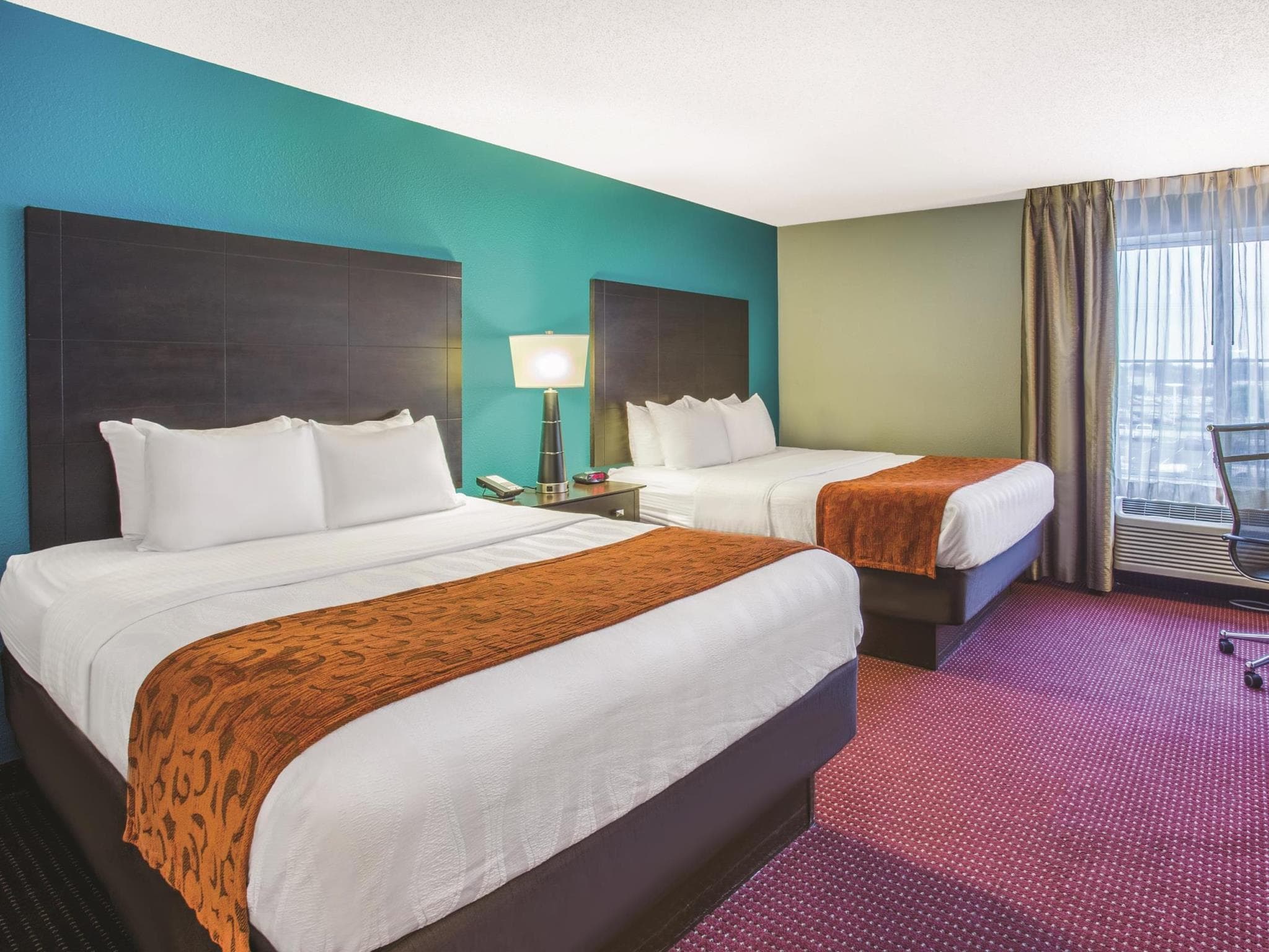 La Quinta Inn & Suites by Wyndham O'Fallon, IL - St. Louis photo 5